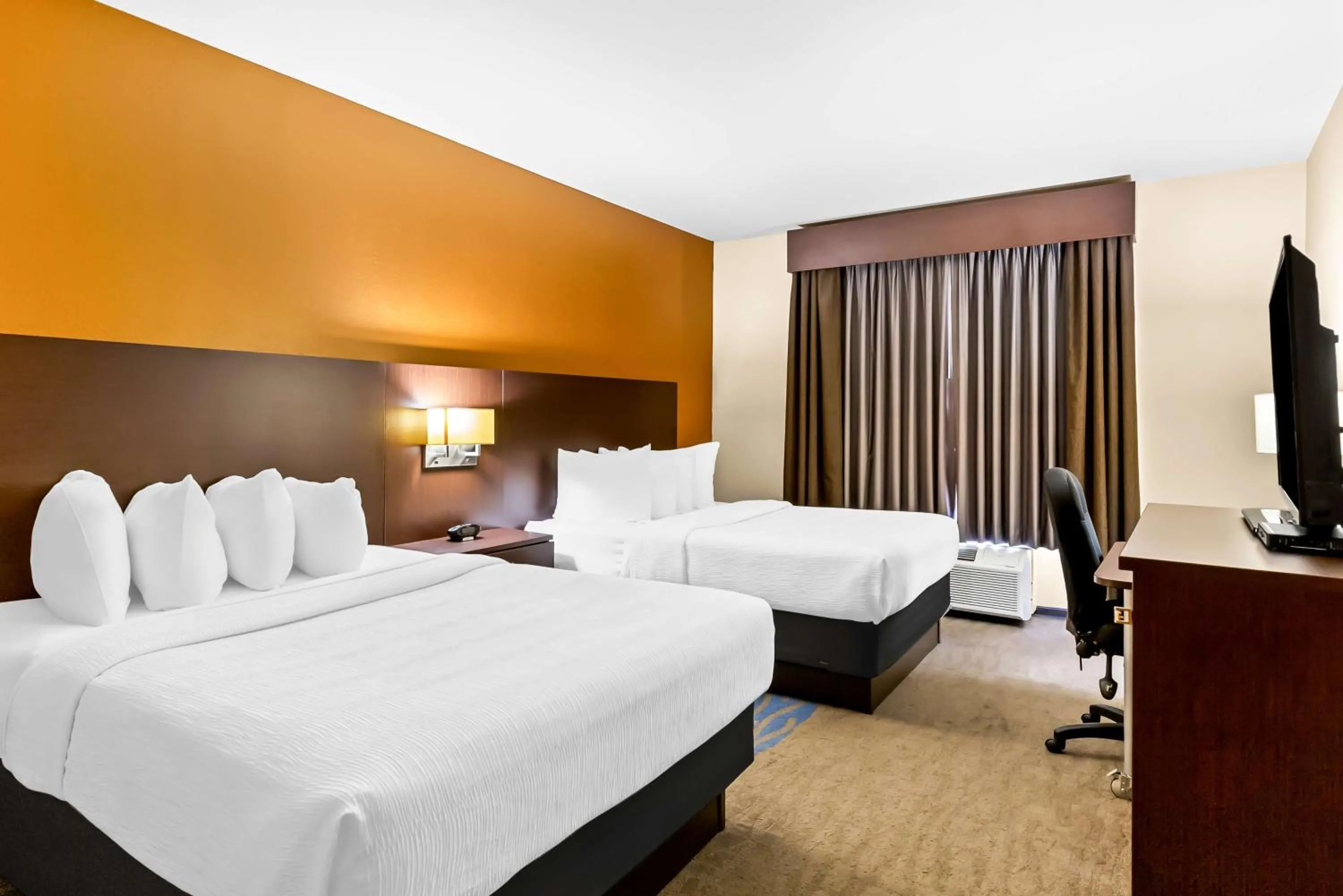 Queen Suite with Two Queen Beds with Sofa Bed in Best Western St. Louis Airport North Hotel & Suites