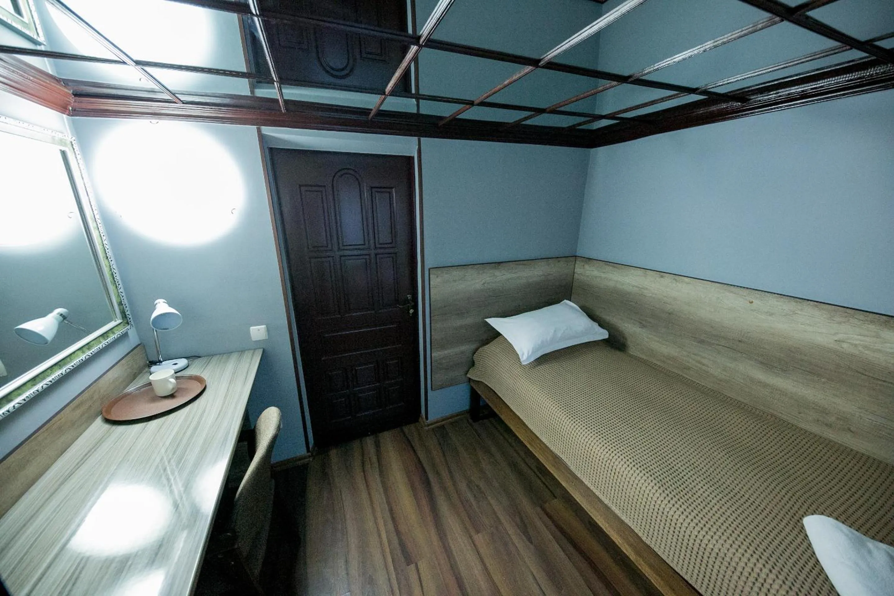 Budget Single Room in Hotel Flagman