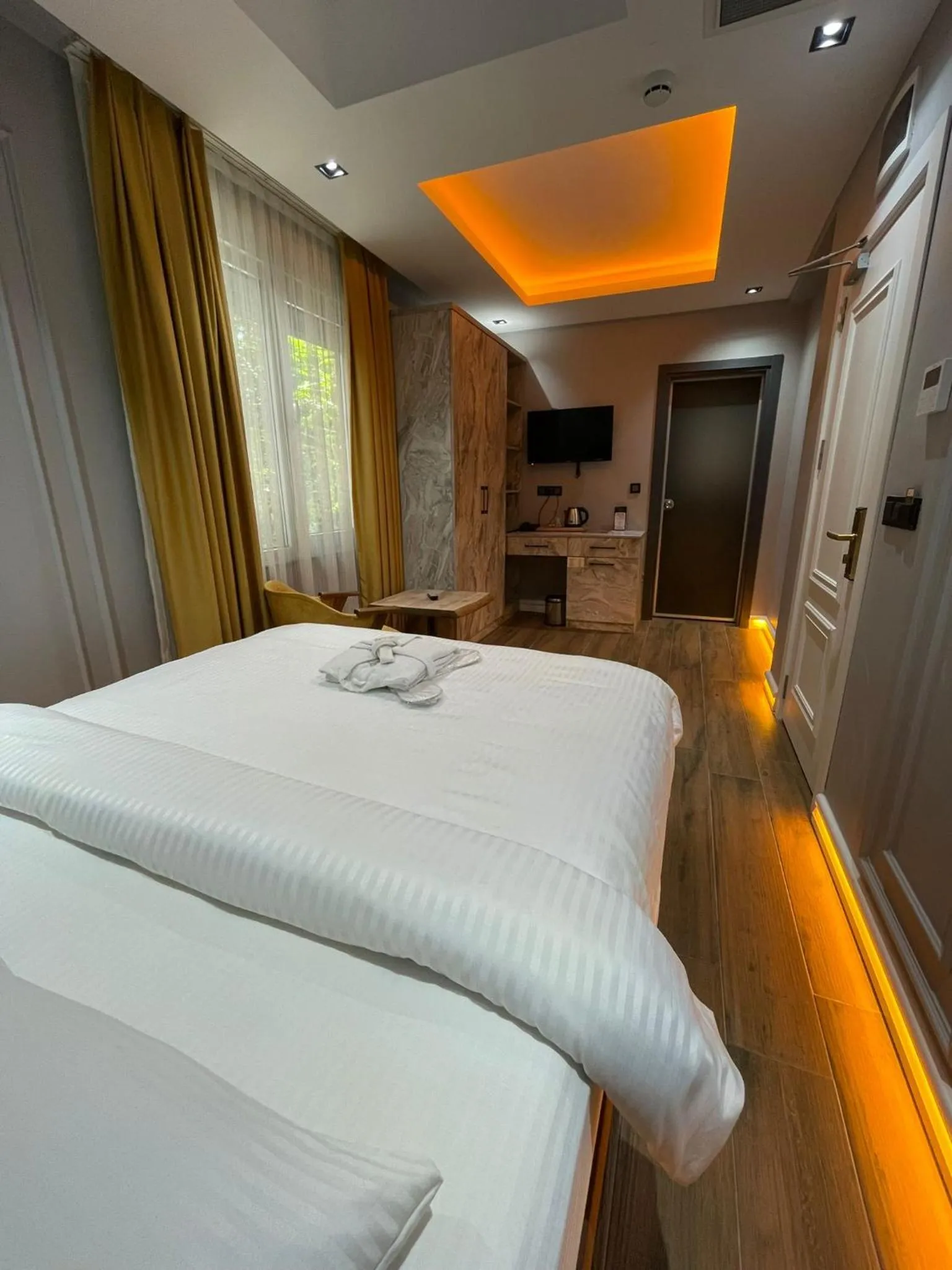 Standard Double Room in GreenWich Hotel