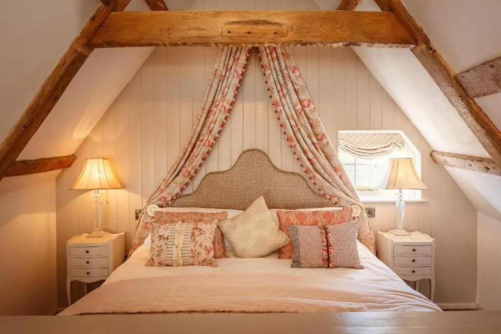 Deluxe Double Room with Bath in The Dial House