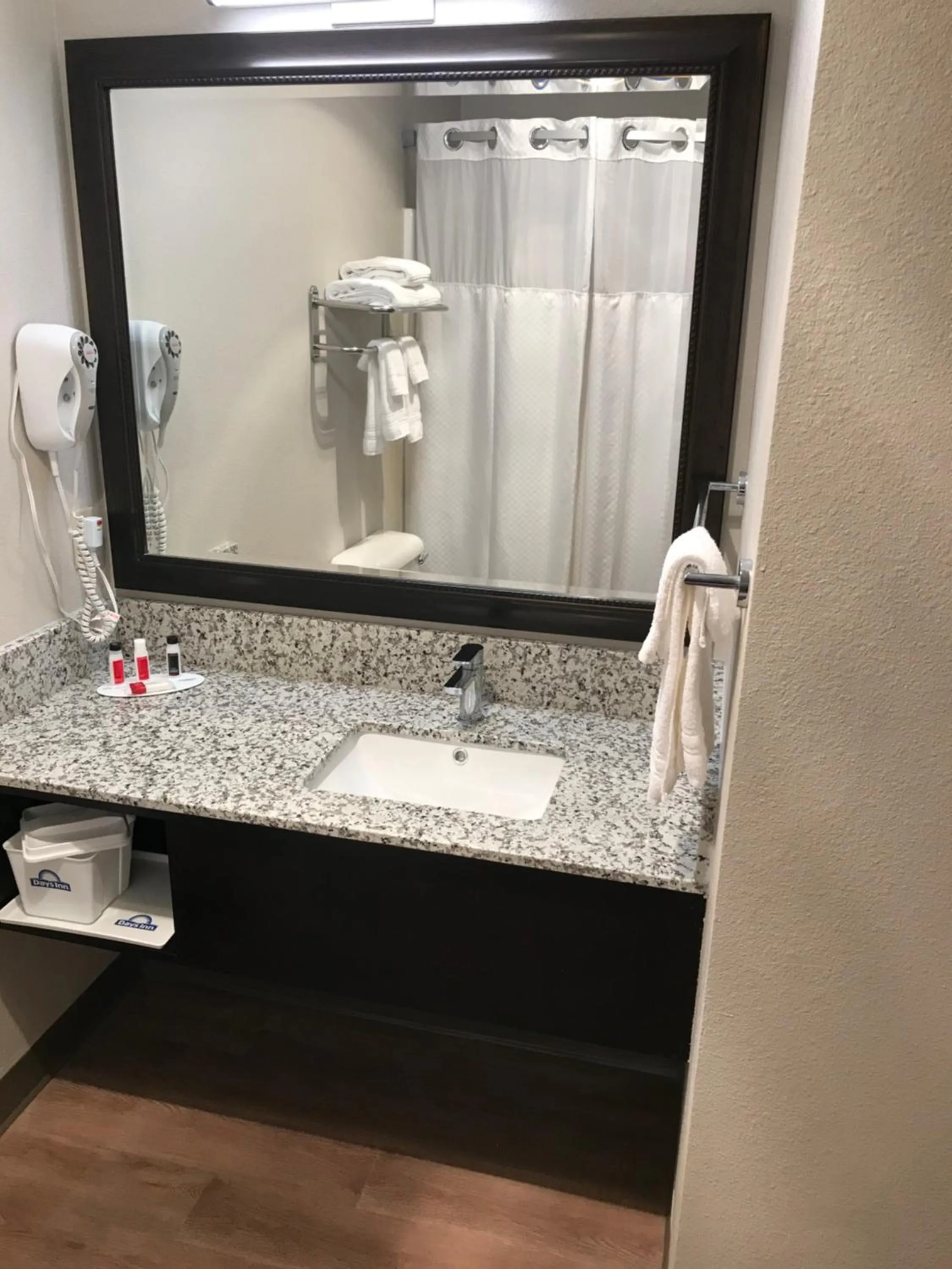 King Room - Non-Smoking in Days Inn by Wyndham Bernalillo