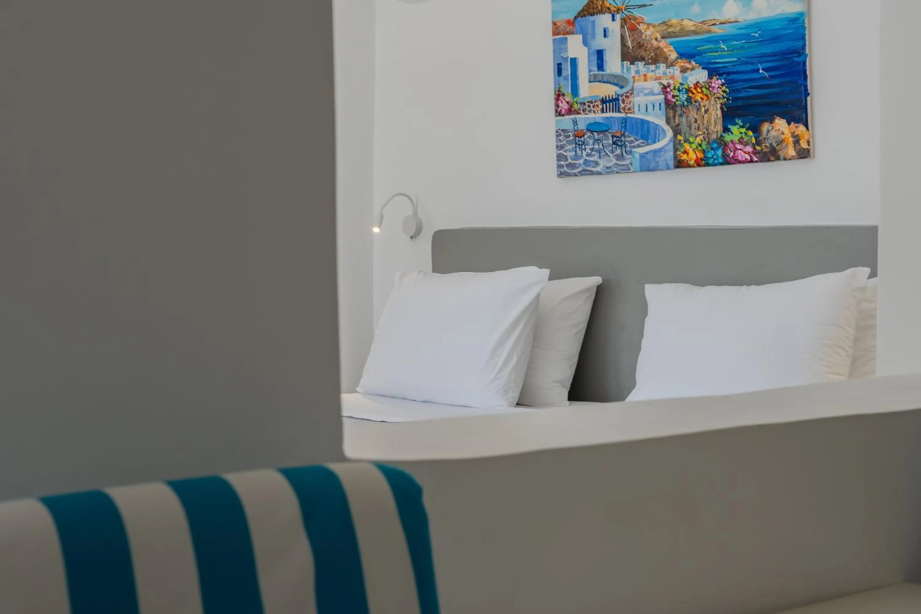 Deluxe Suite in Central Fira Suites