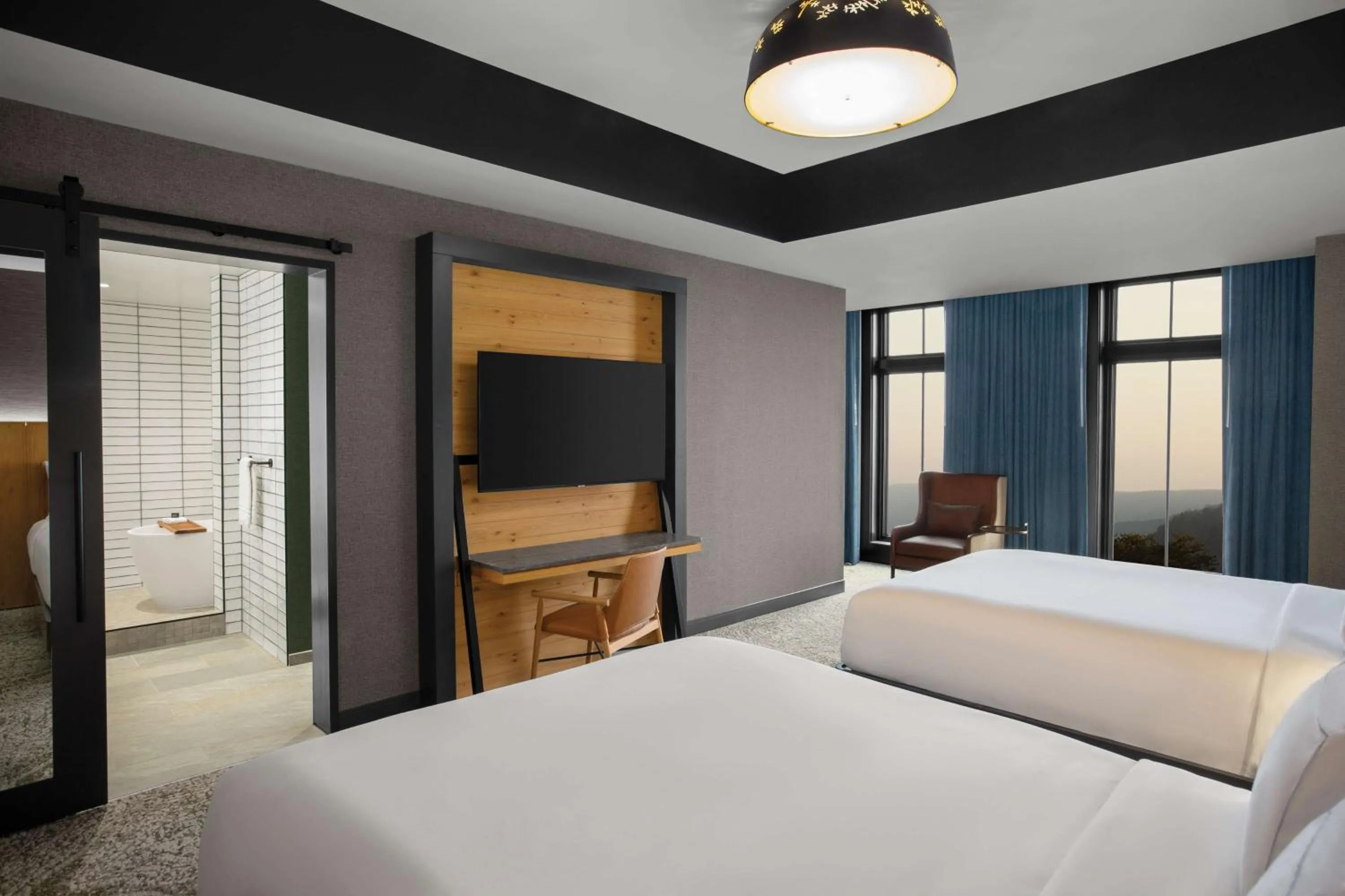 Highlands Queen Suite with Resort View in Cloudland at McLemore Resort Lookout Mountain, Curio by Hilton