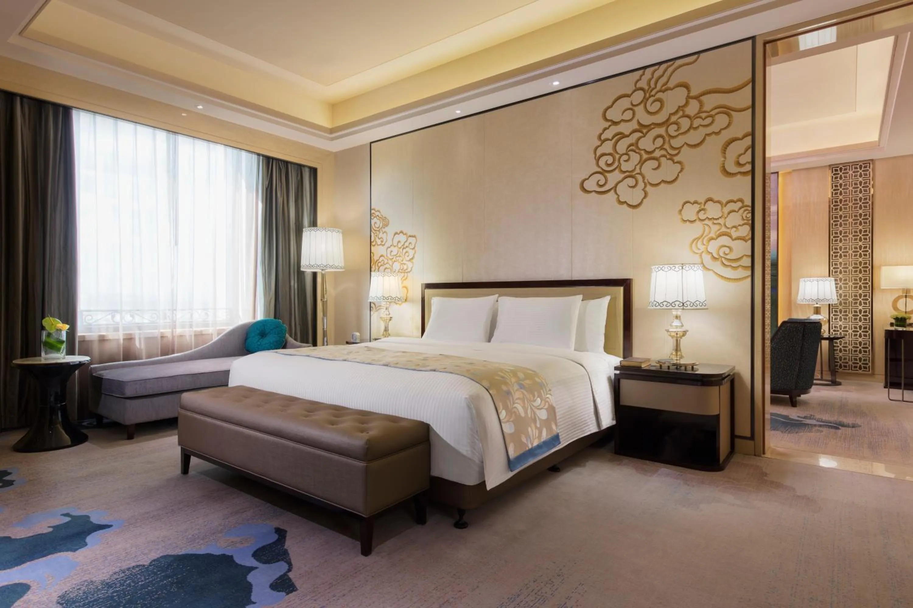 Deluxe Suite in Wanda Realm Chifeng Hotel