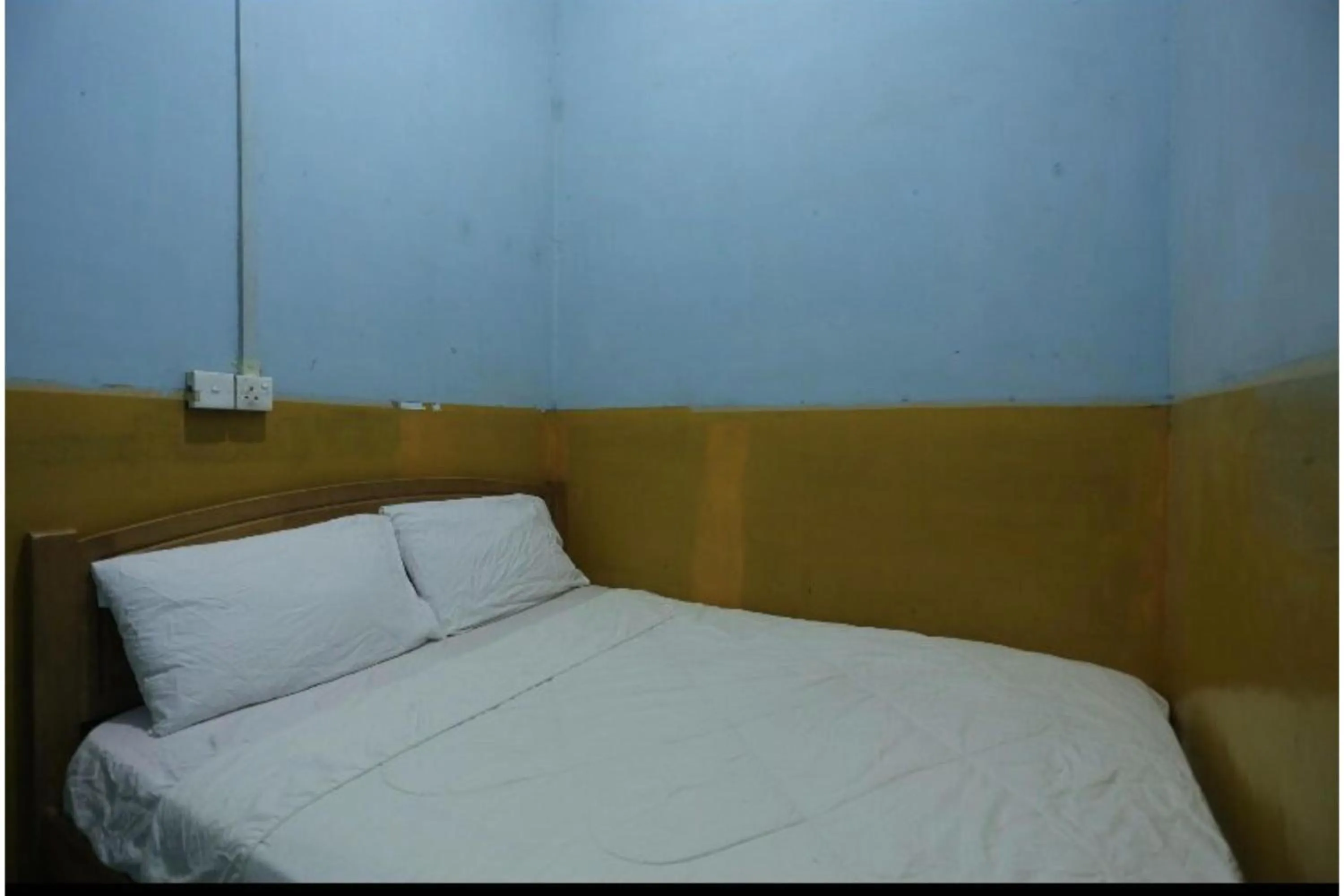 Budget Double Room in SPOT ON 93276 Fendi 2 Homestay SyariahNearPelabuhan Feri Batam Centre