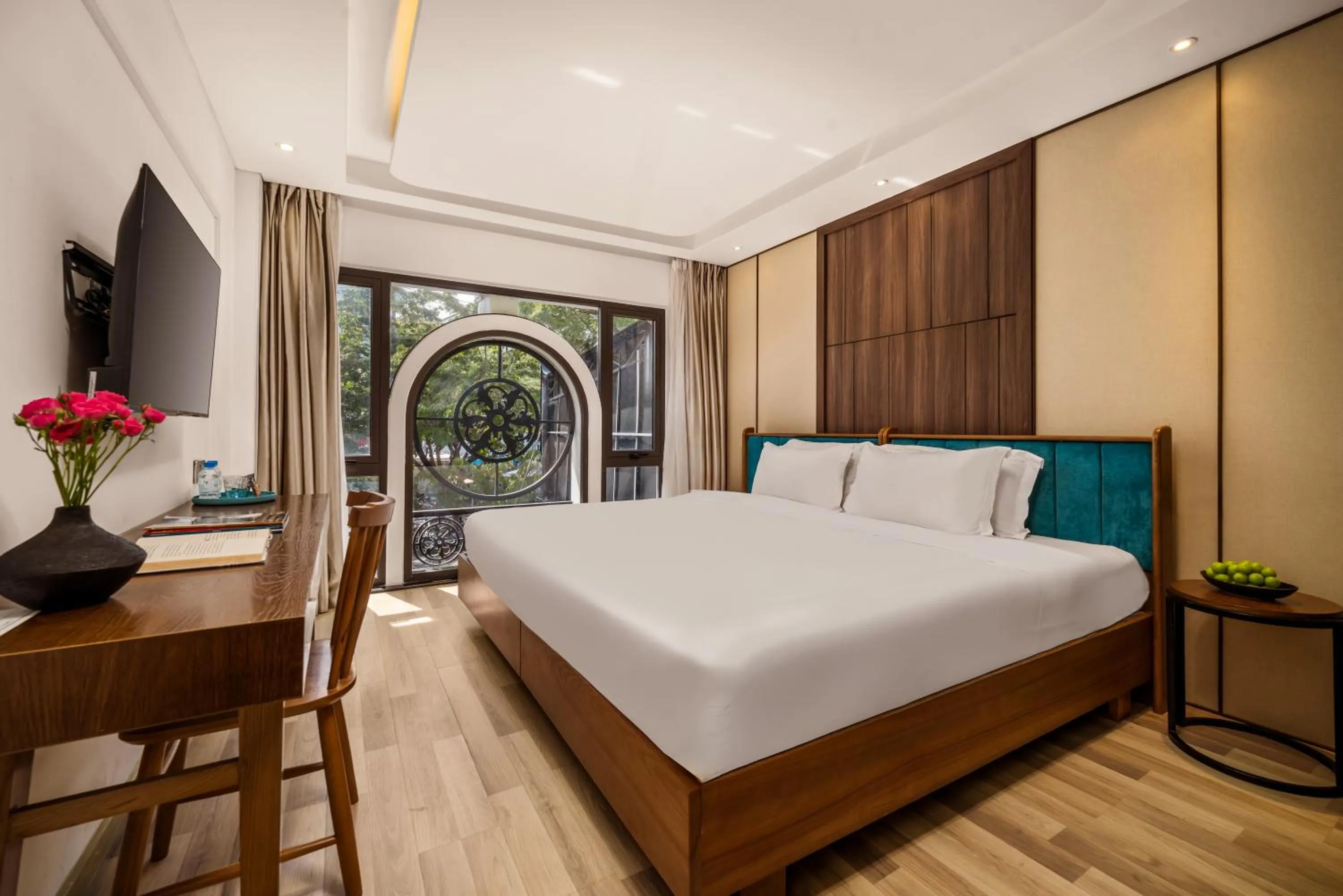 Deluxe Double Room in Brilliant Majestic Hotel