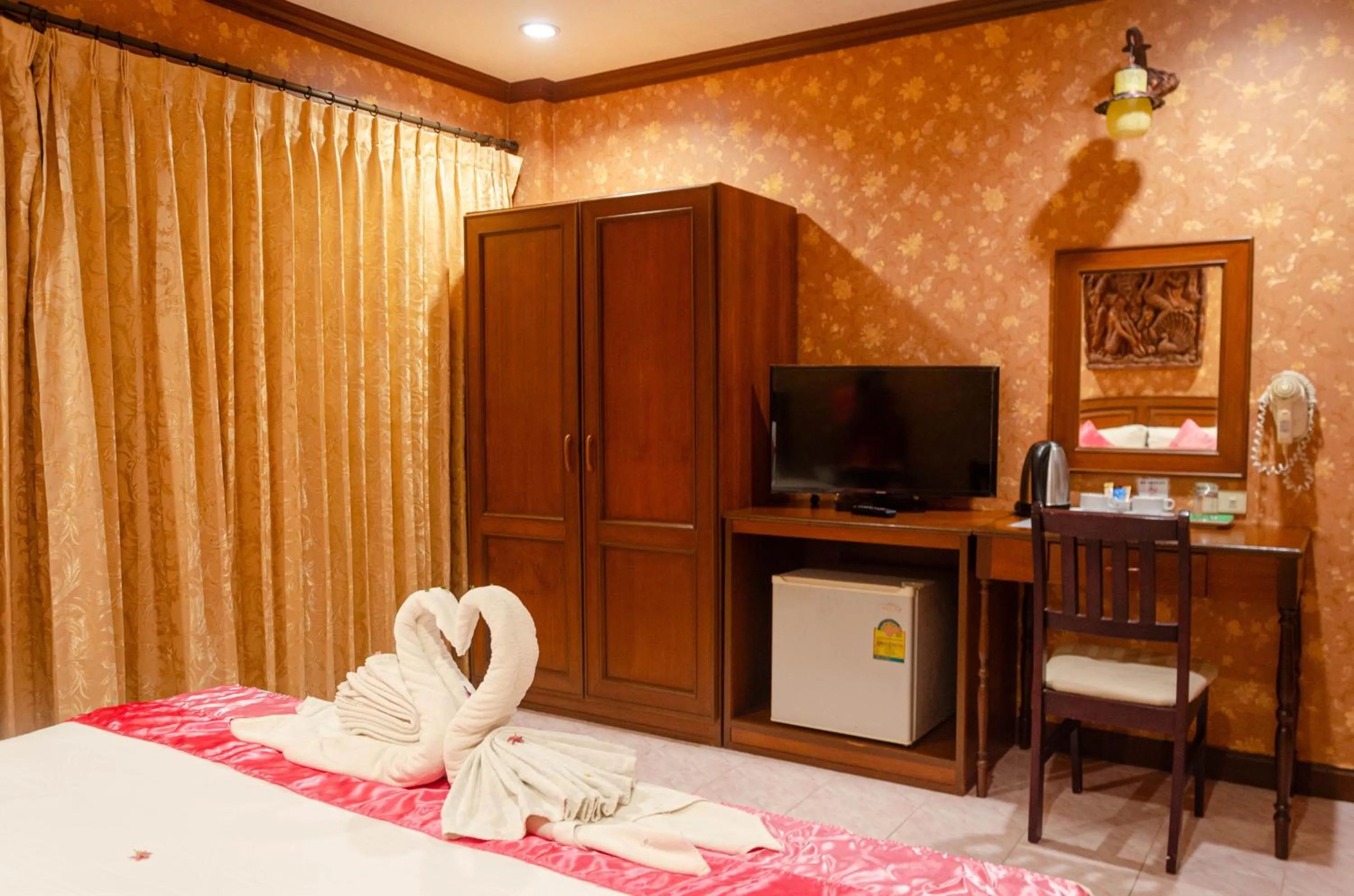 Deluxe Twin Room in Diva Patong Hotel