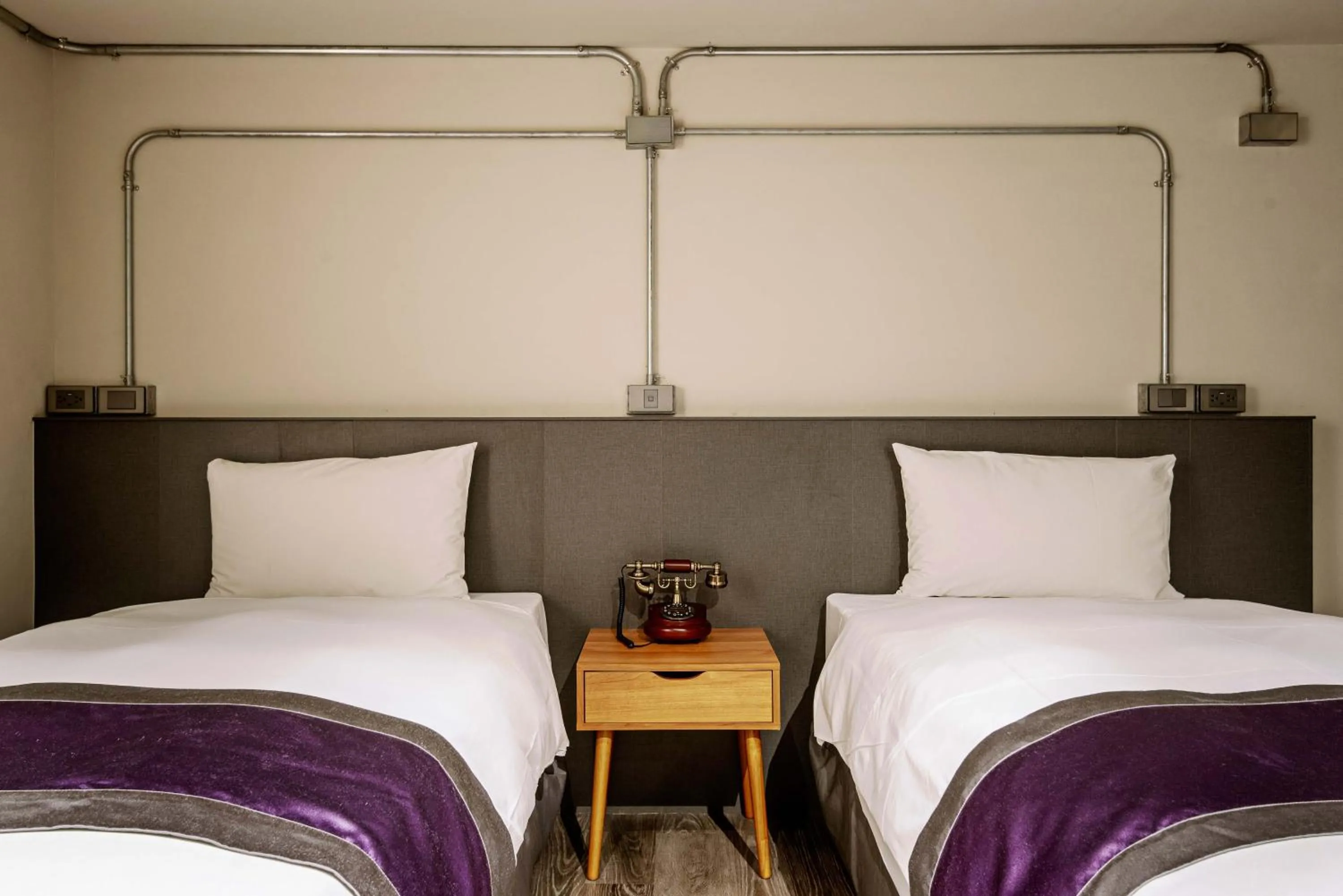 Standard Twin Room in Saturn Hotel