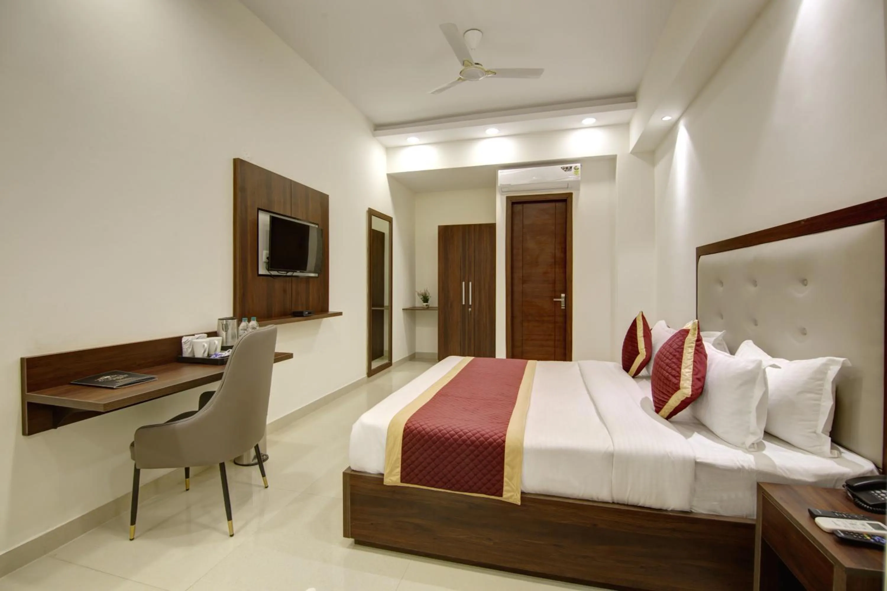 Queen Room in Hotel La Mirage