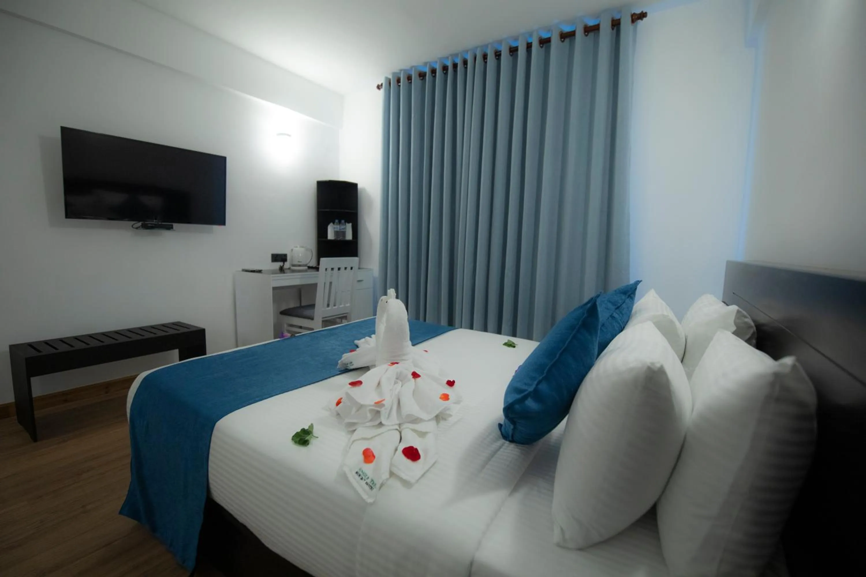 Deluxe Double Room with Balcony in Single Tree Mount Hotel
