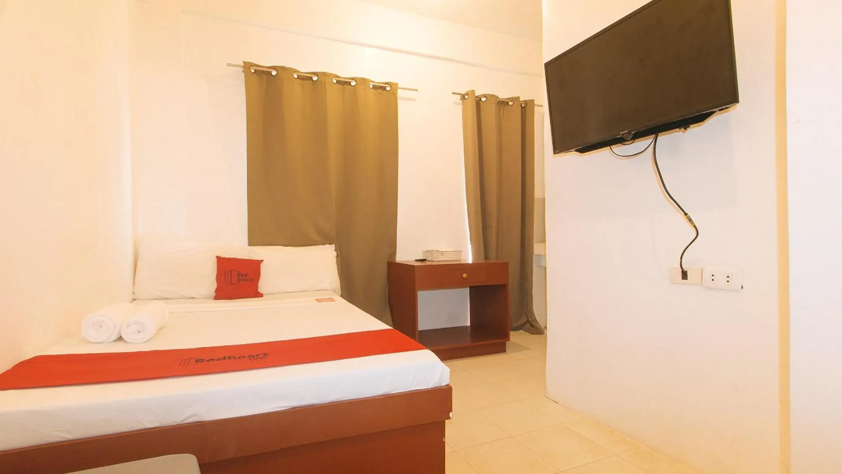 RedDoorz @ The Central Inn Boracay Island RedDoorz @ The Central Inn Boracay Island