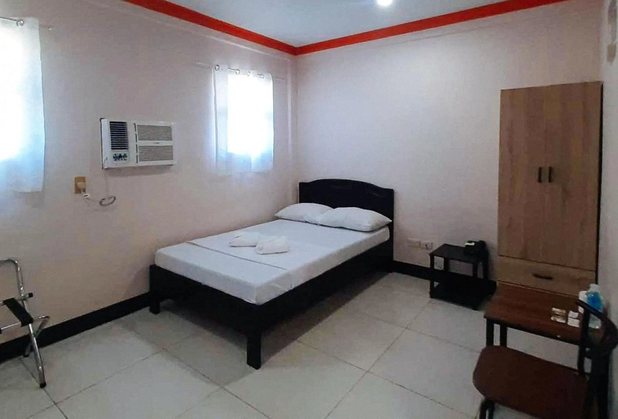 Standard Double Room in RedDoorz @ Johsons Pension House Butuan City