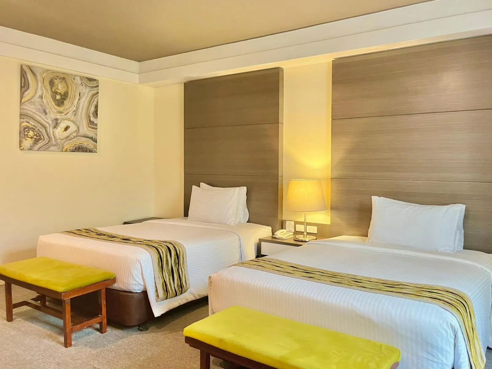 Deluxe Twin Room in 88 Courtyard Hotel