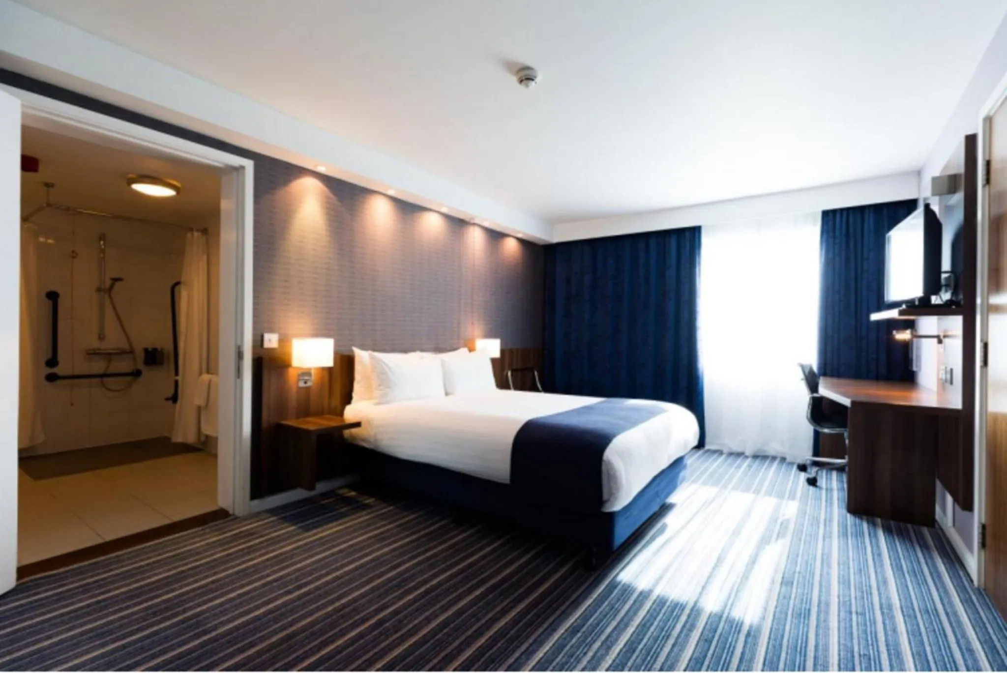 Double Room with Free Hot Breakfast - Accessible in Holiday Inn Express London Heathrow T5 by IHG