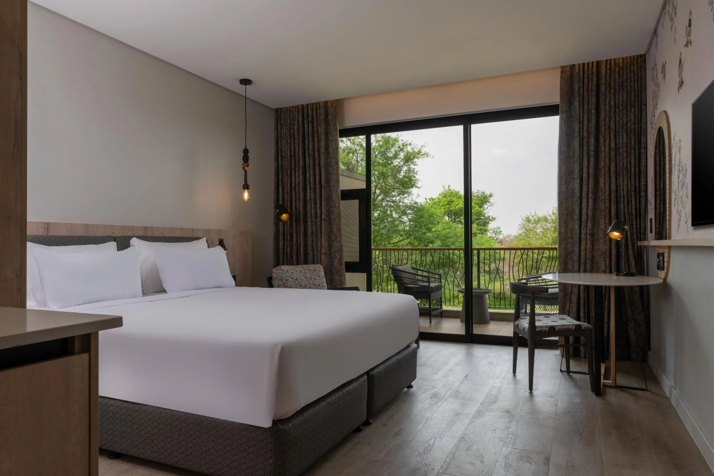 Superior Room with Drakensberg Mountain View in Radisson Safari Hotel Hoedspruit