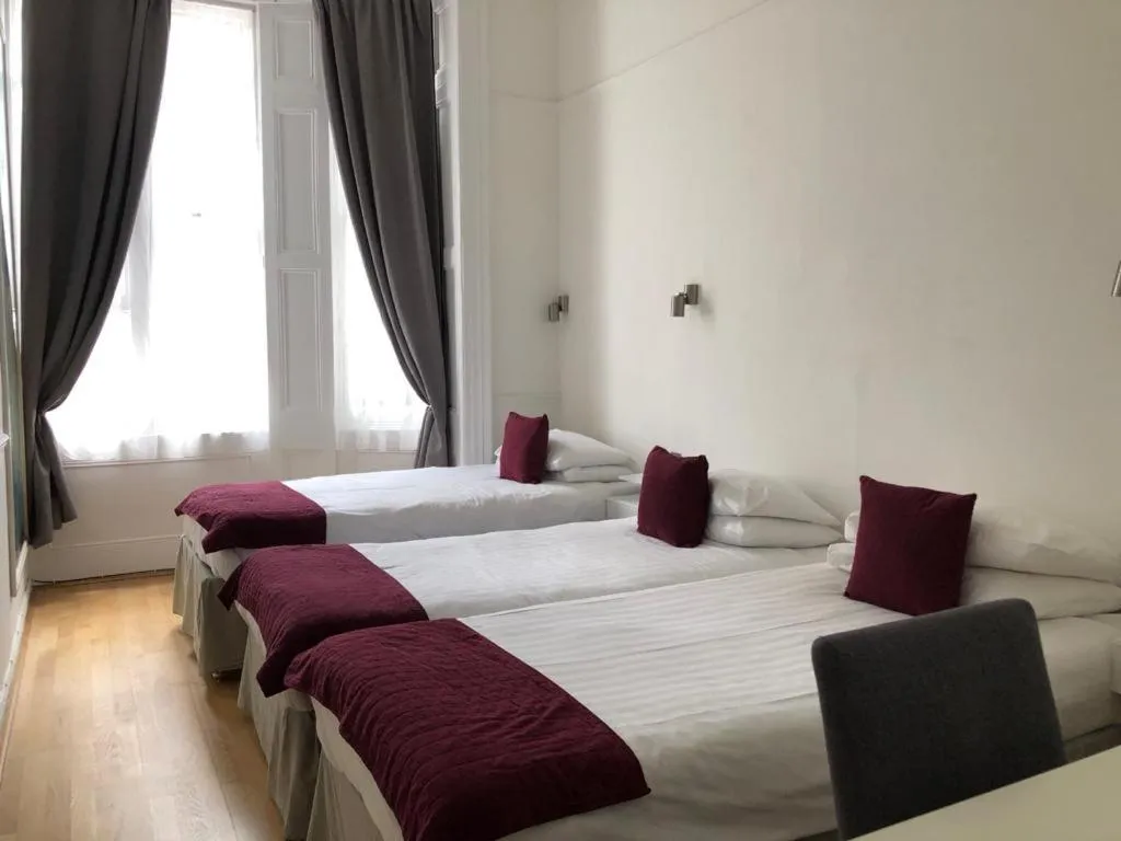 Triple Room in Rushmore Hotel