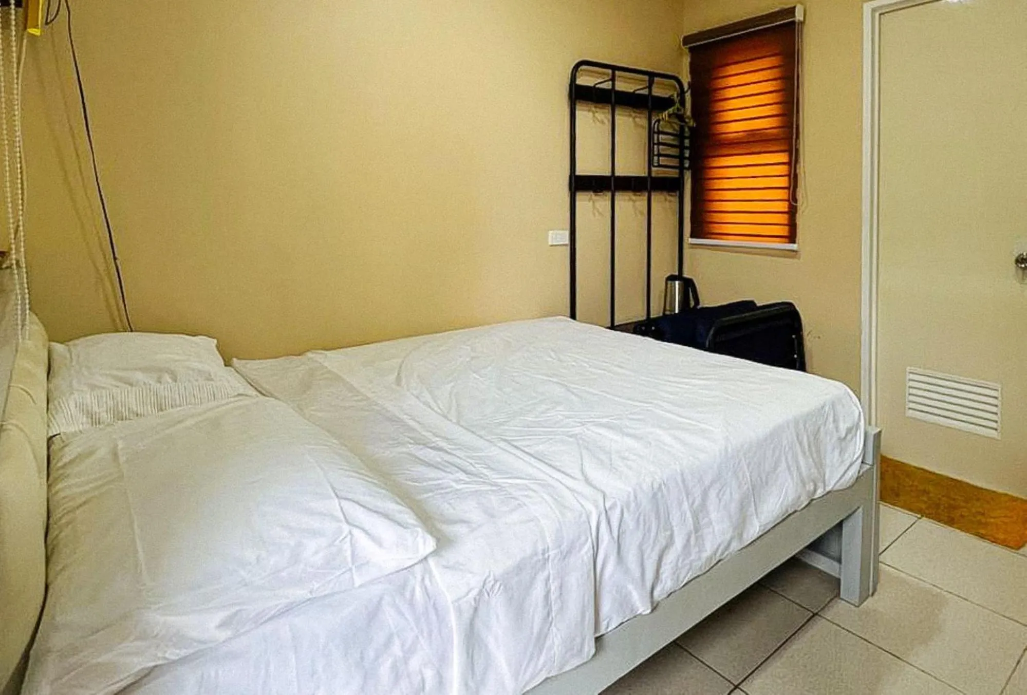 Standard Double Room in RedDoorz @ CMS Apartelle Olongapo City
