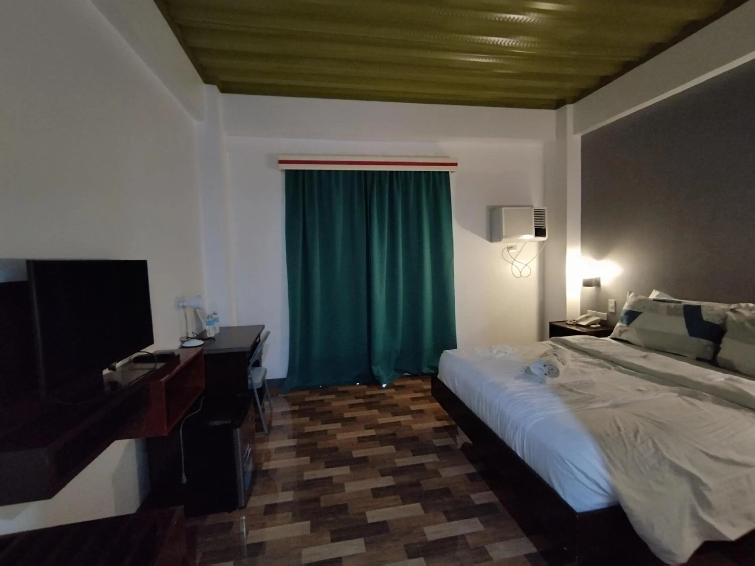 RedDoorz @ LQJ Hotel Old Buswang Kalibo