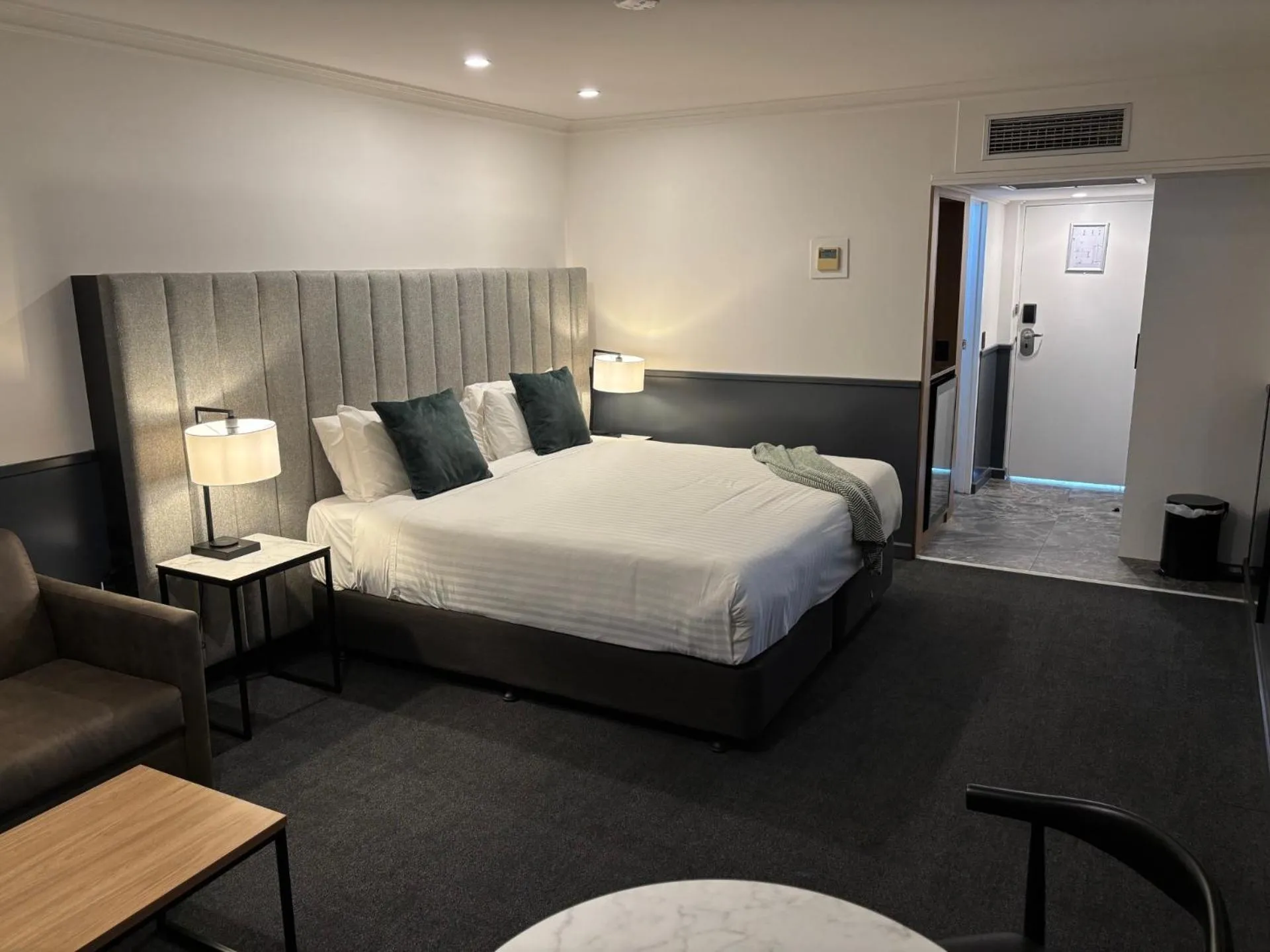 Deluxe Room in Berri Hotel