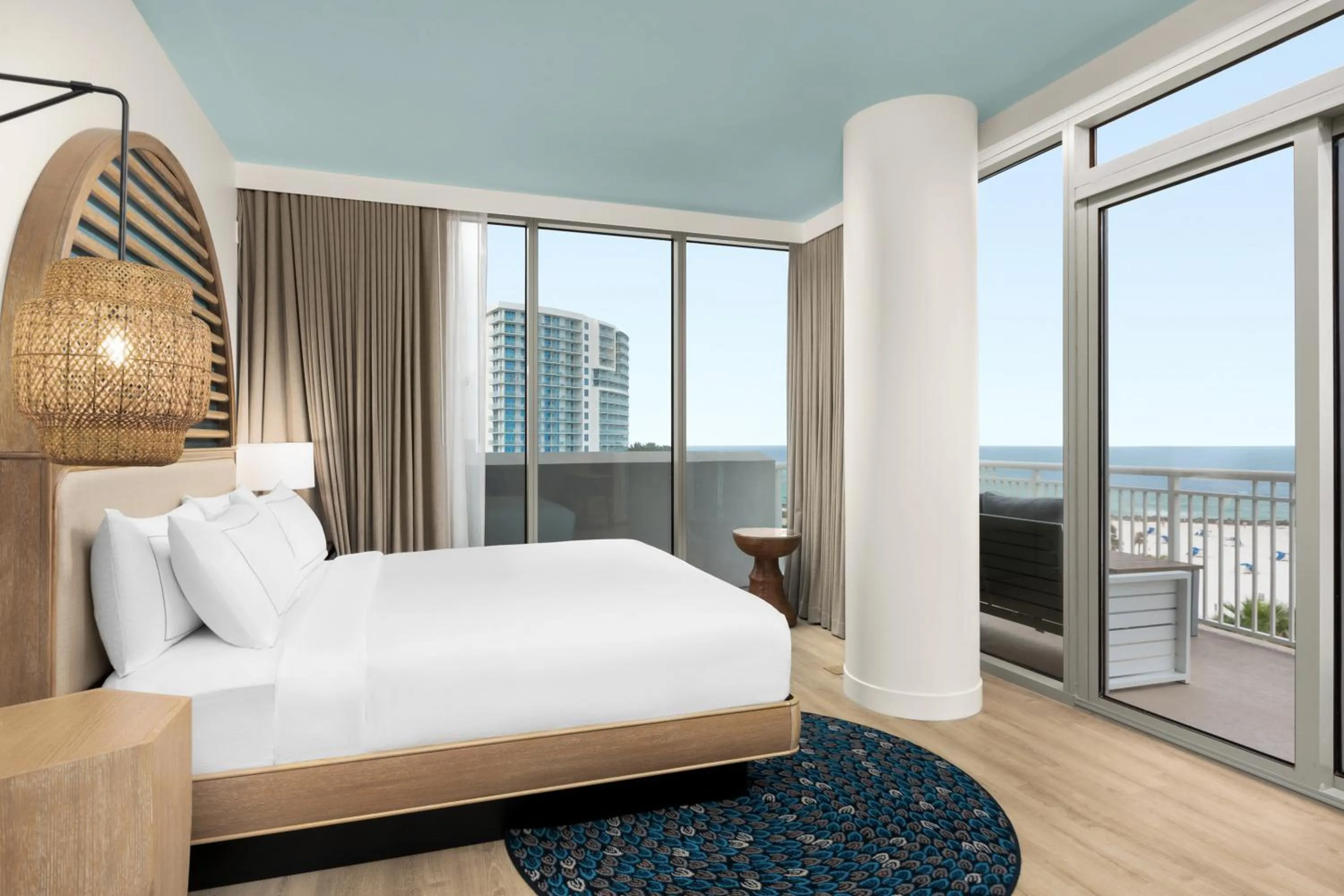 Superior King Room with Balcony and Oceanfront in The Hiatus Clearwater Beach, Curio Collection By Hilton