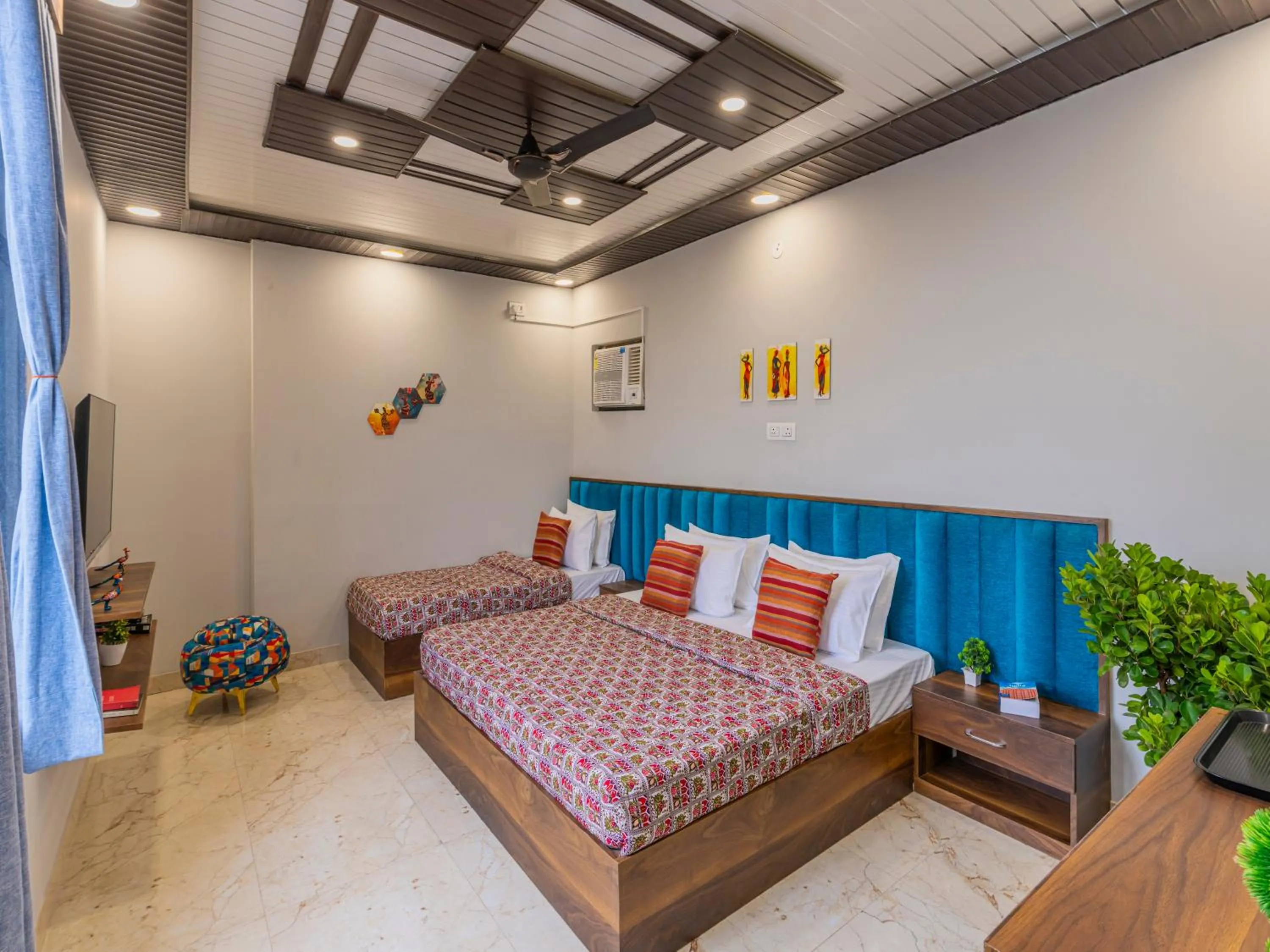 Superior Triple Room in Madpackers Jaipur