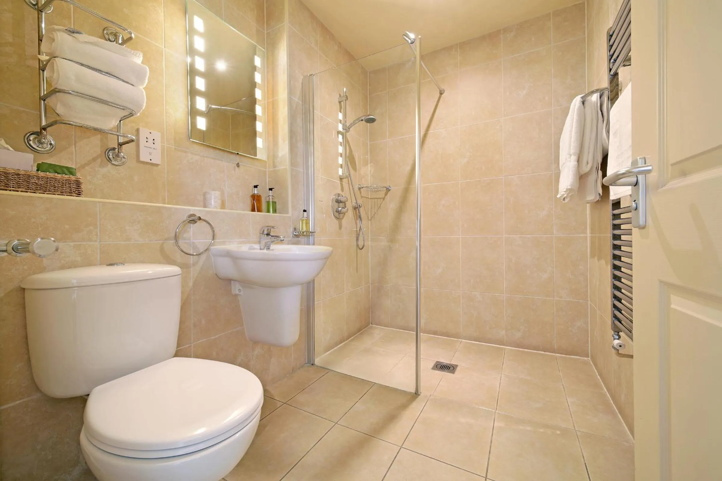 Double Room with Private Bathroom - single occupancy in The Masons Arms