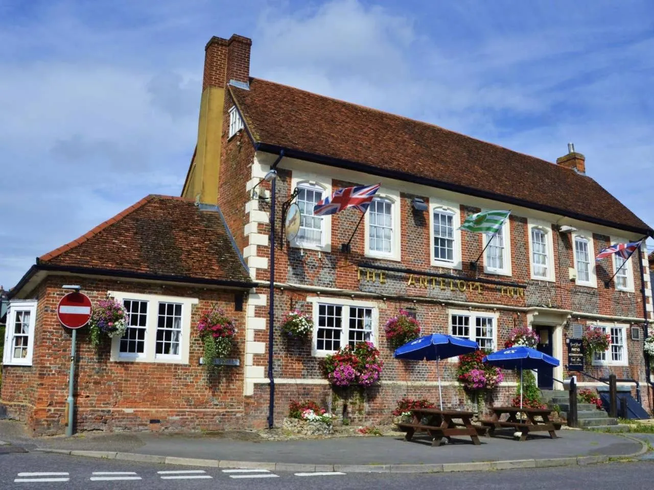 Single Room with Shower - single occupancy in The Antelope at Upavon