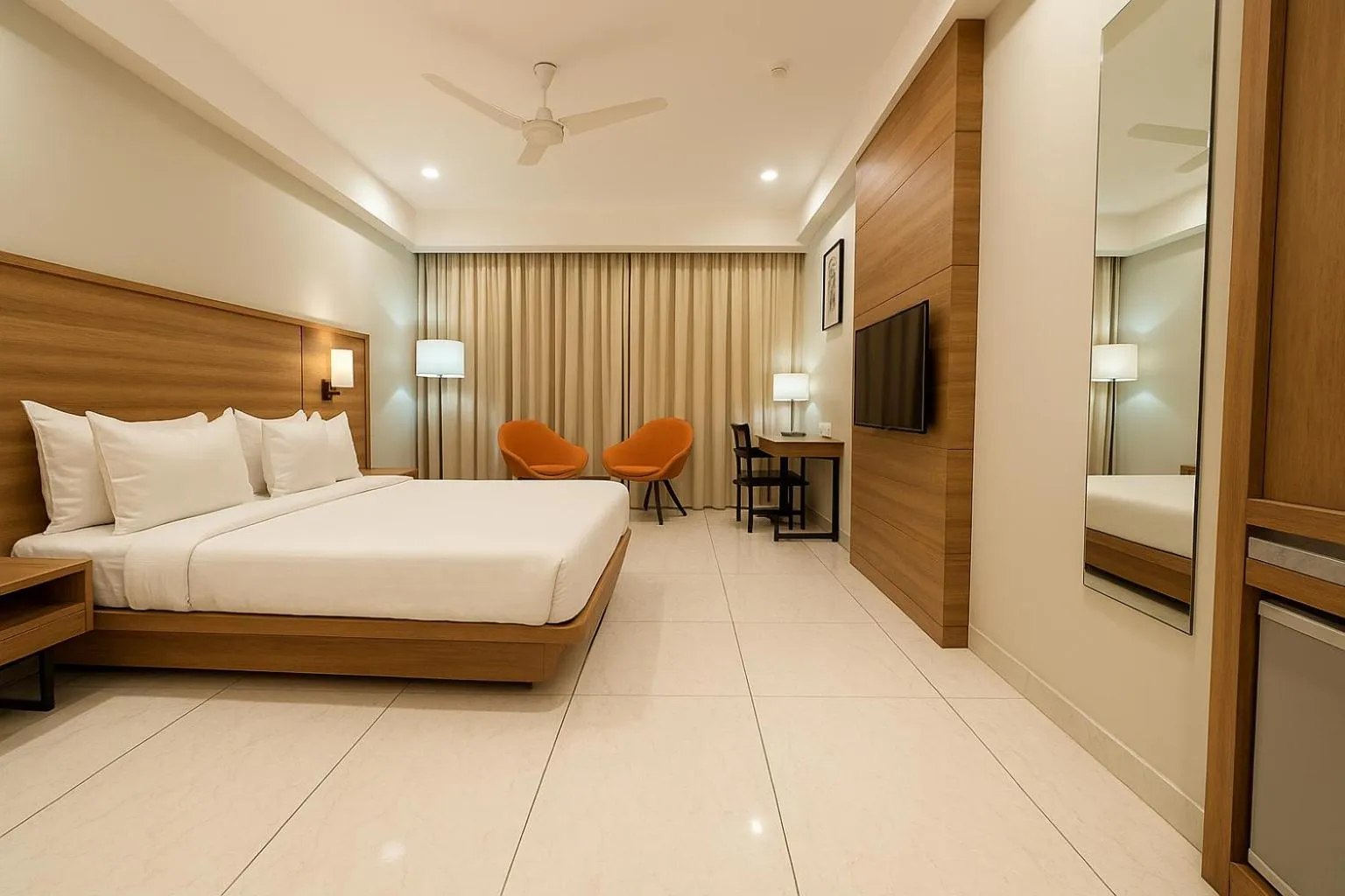 Deluxe King Room in The Sky Imperial Hotel Kailash