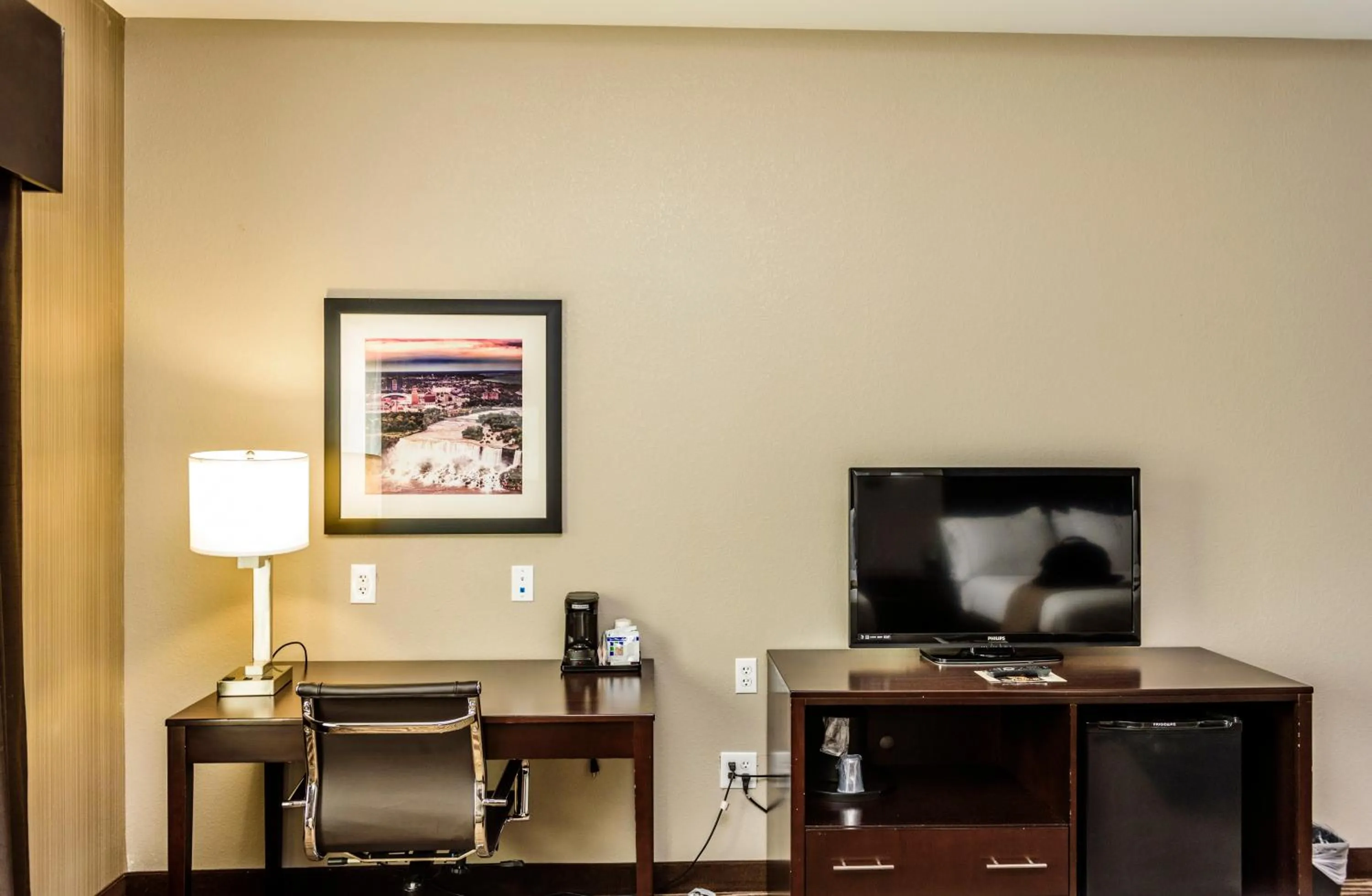 Standard King Room with Sofa Bed in Holiday Inn Express Cheektowaga North East by IHG