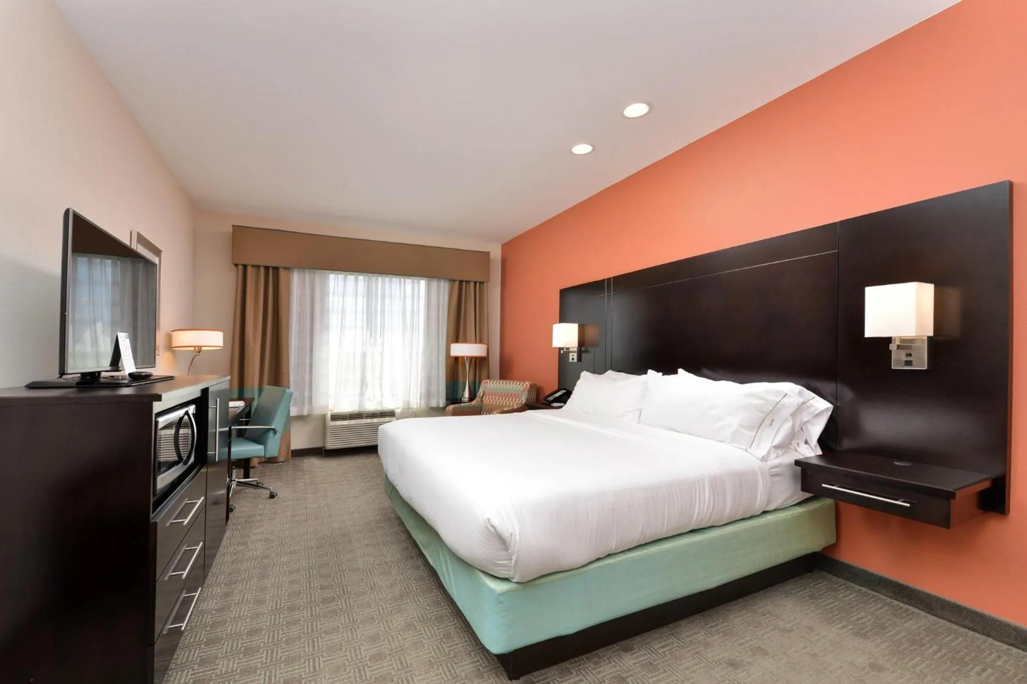 Standard King Room - Communications Accessible in Holiday Inn Express & Suites Austin South by IHG