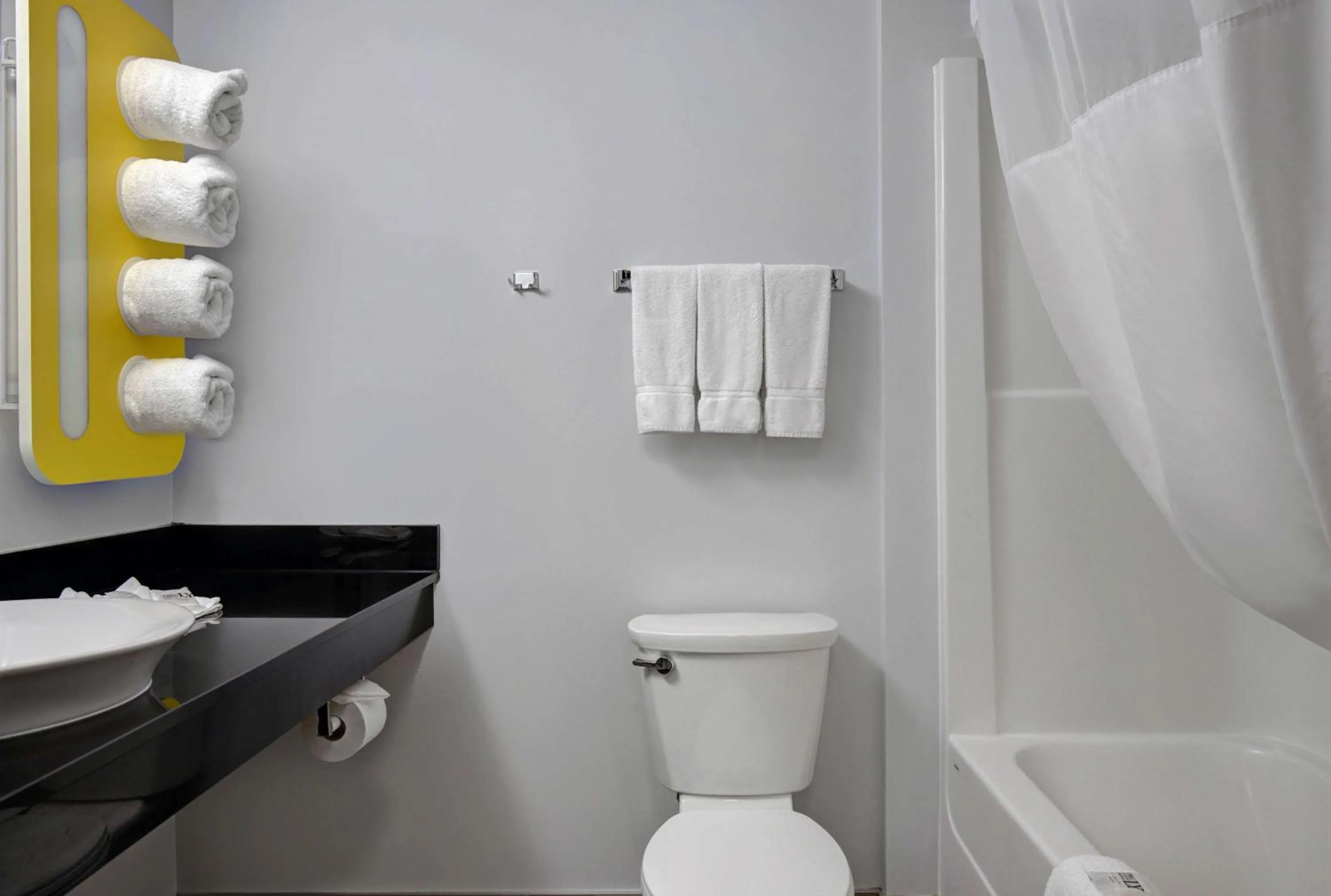 Deluxe King Room - Non-Smoking in Motel 6 Airdrie