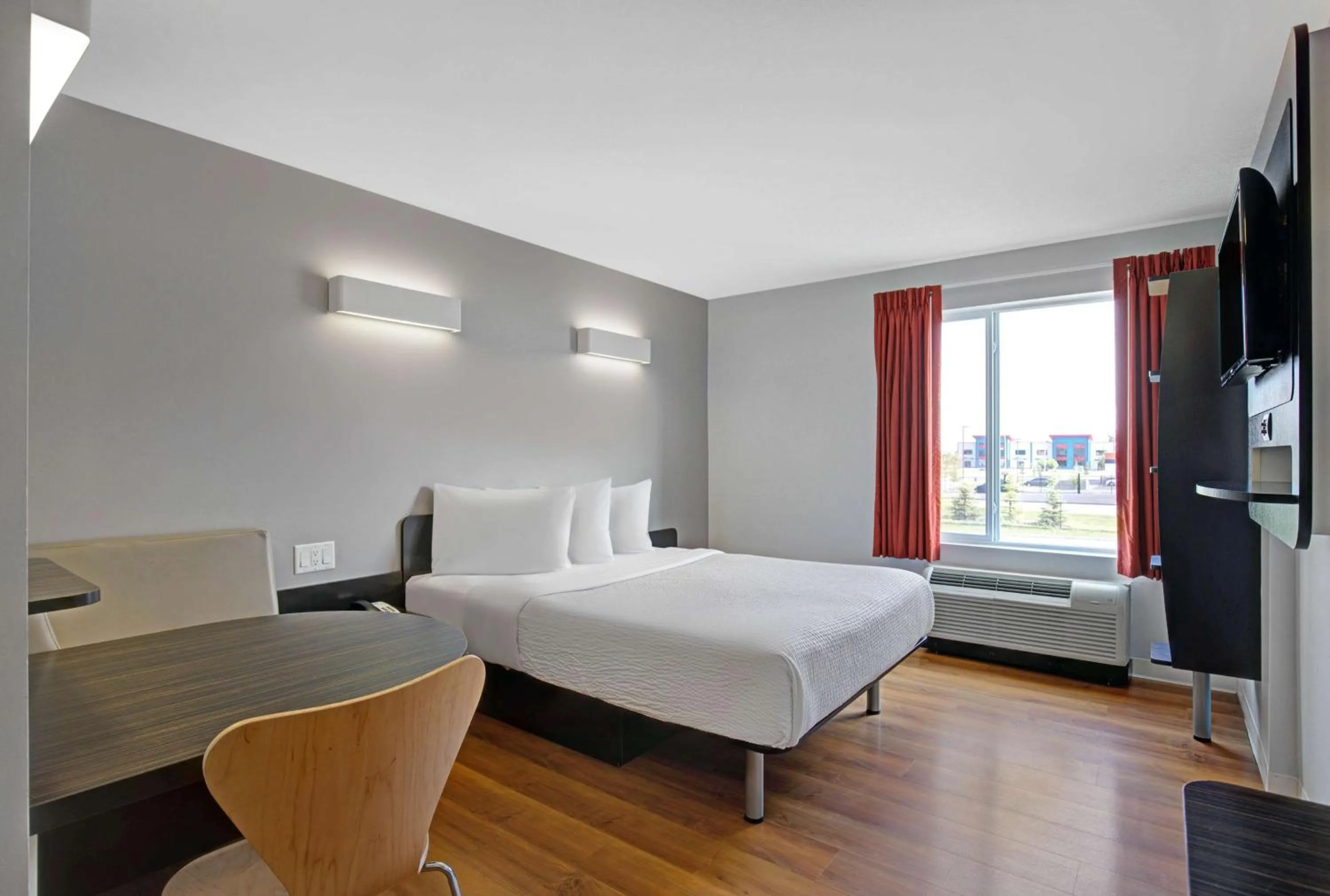 Queen Room - Disability Access - Non-Smoking in Motel 6 Airdrie