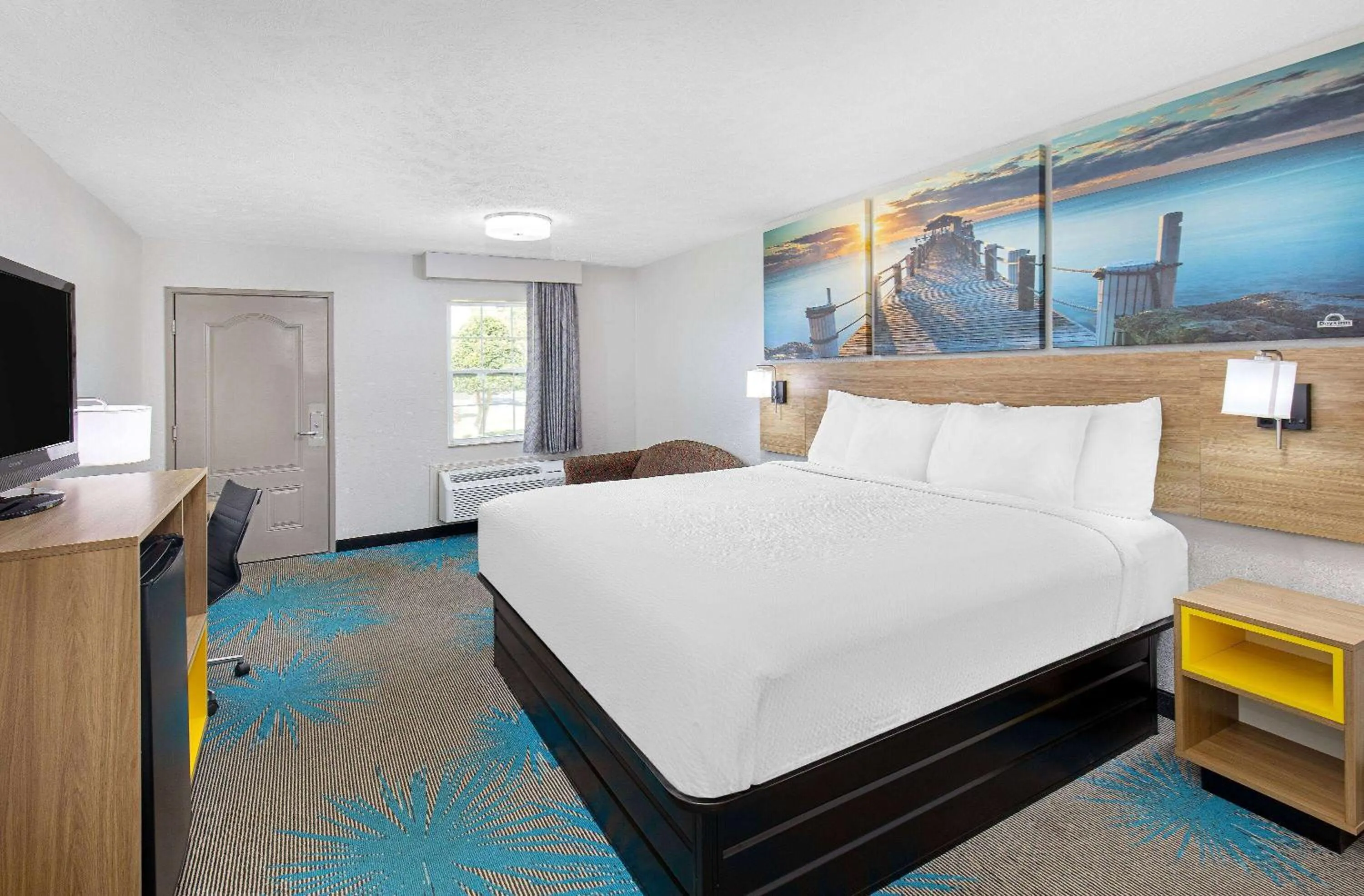 King Room - Smoking in Days Inn by Wyndham Savannah