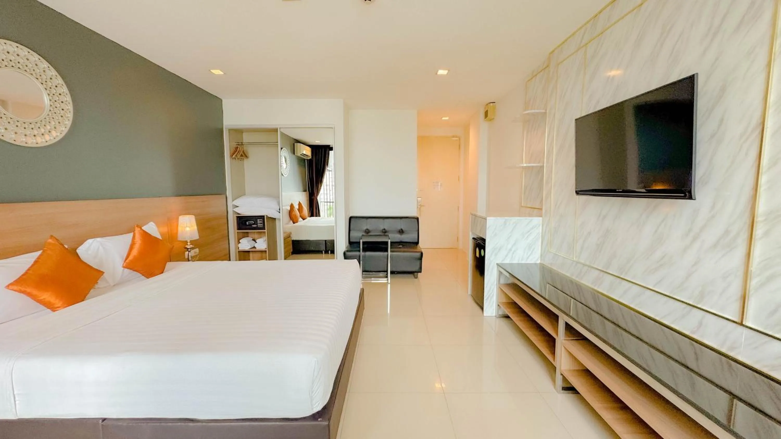 Executive Suite in Marigold Sukhumvit - Free Shuttle to BTS Bearing Station