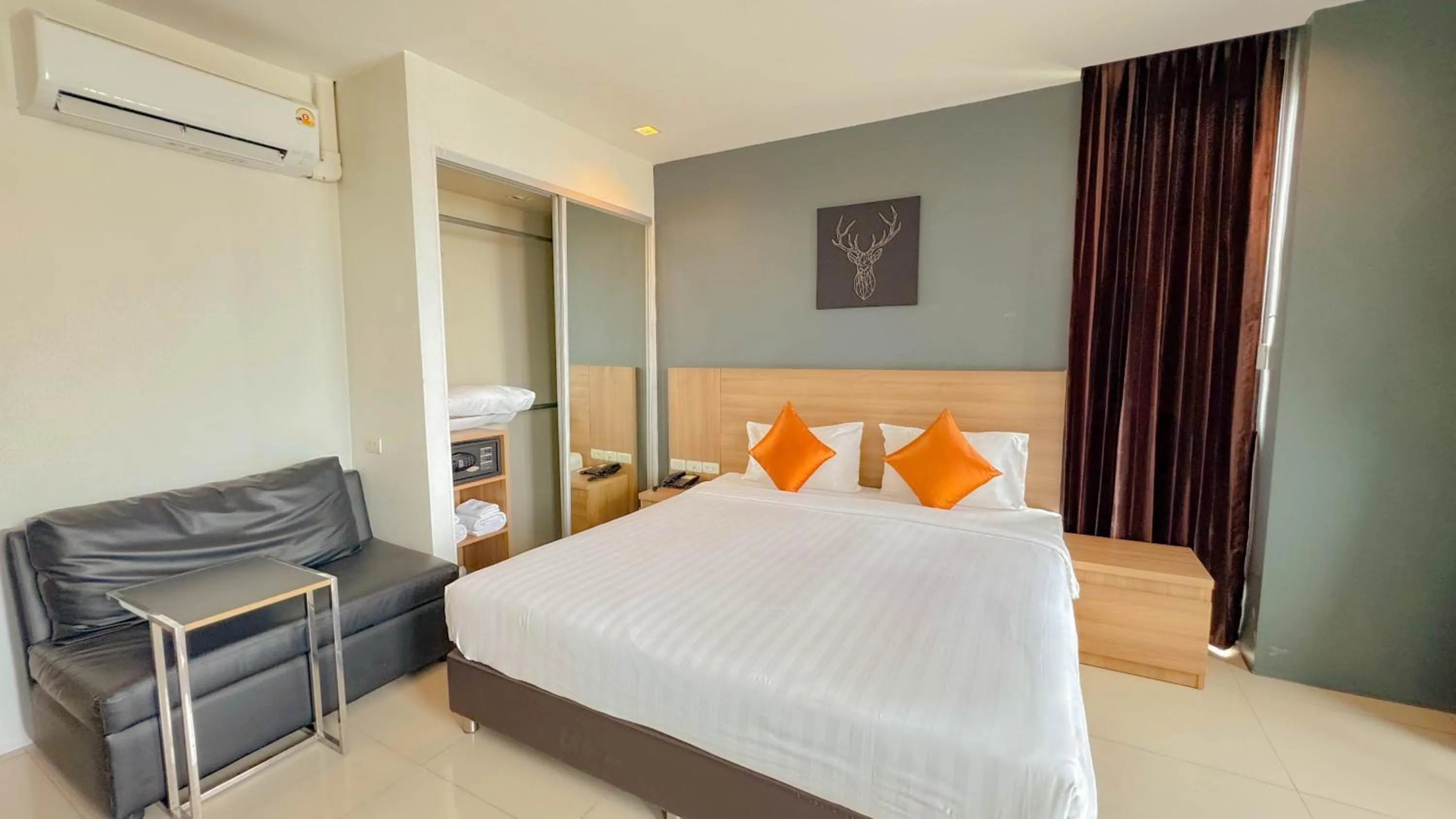 Deluxe Double Room in Marigold Sukhumvit - Free Shuttle to BTS Bearing Station