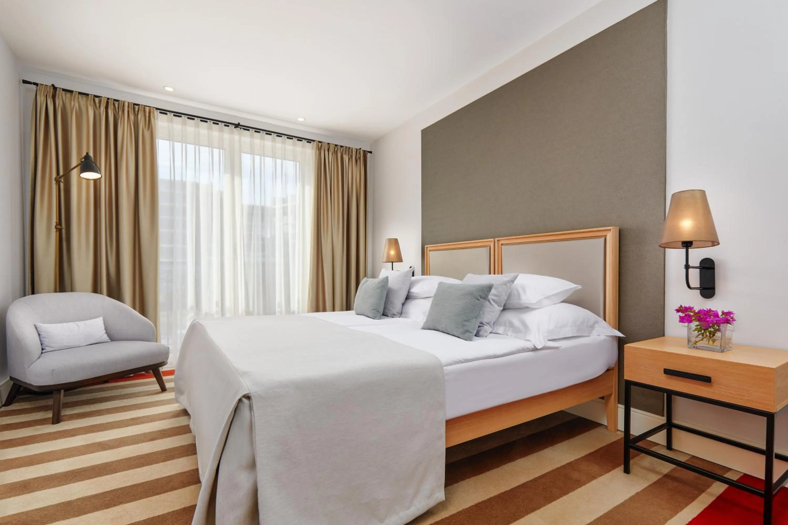 Standard Room with City View and French Balcony in Hotel Budva