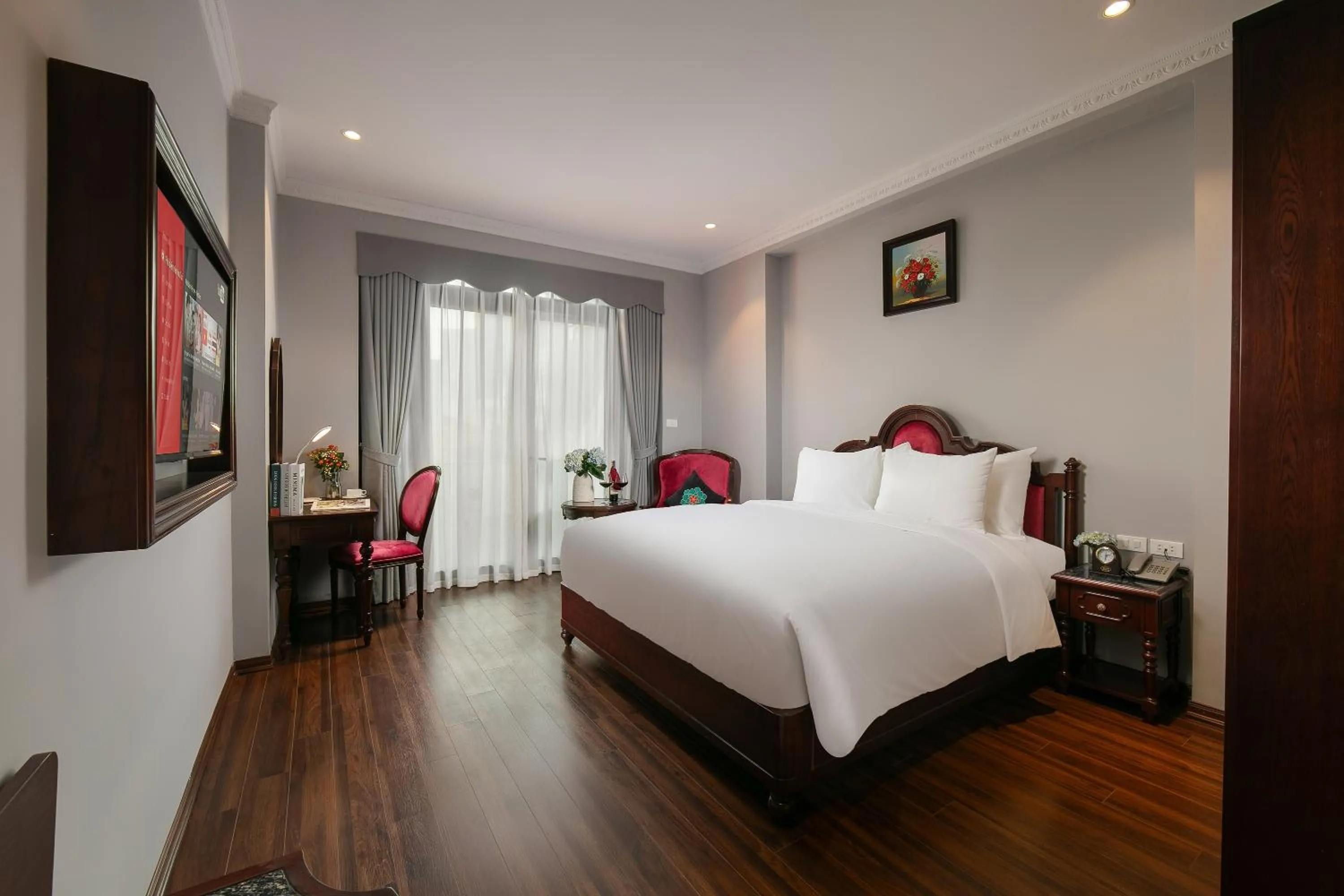 Suite with Balcony in Serene Central Hotel