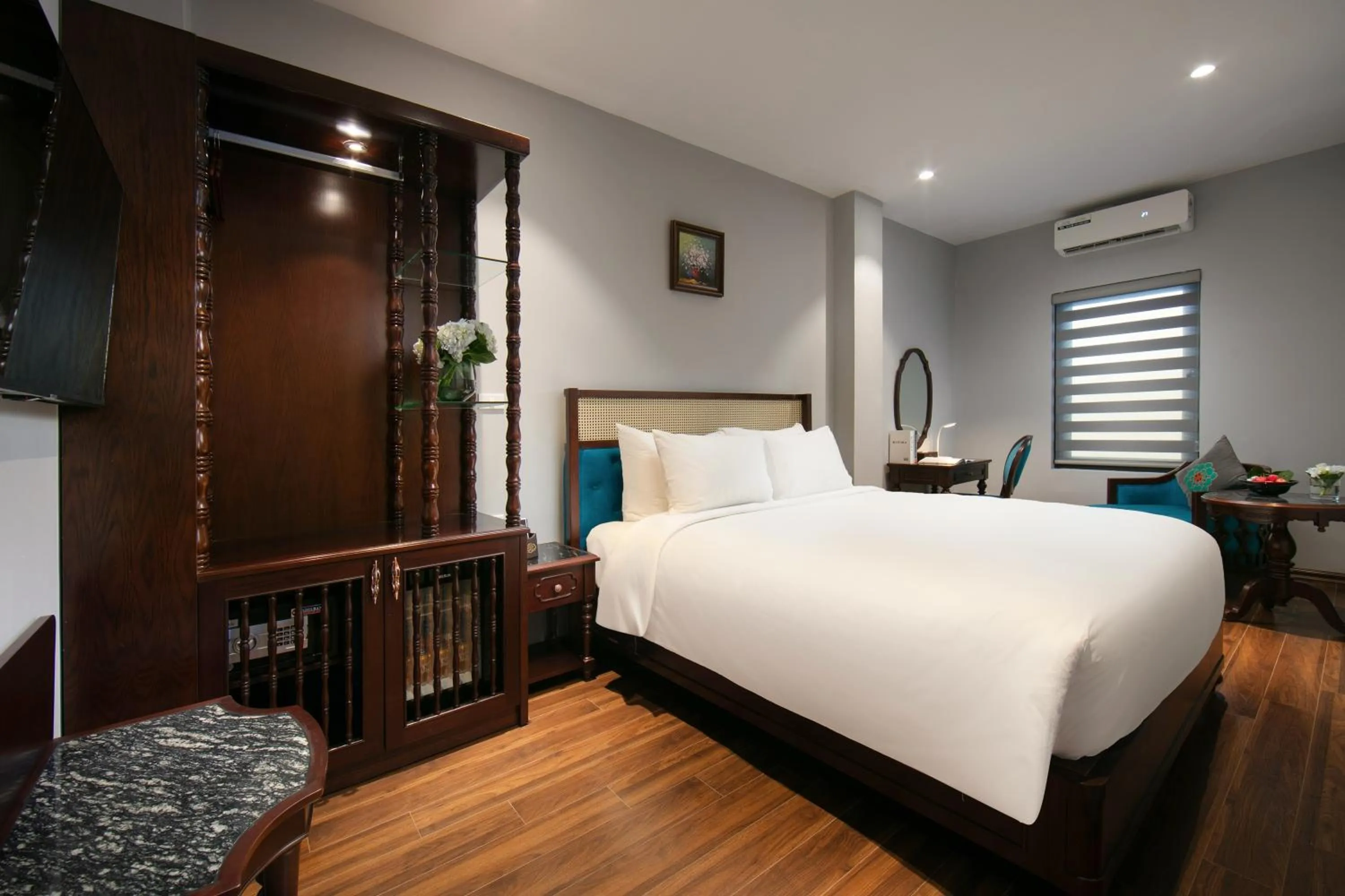 Deluxe Double or Twin Room in Serene Central Hotel