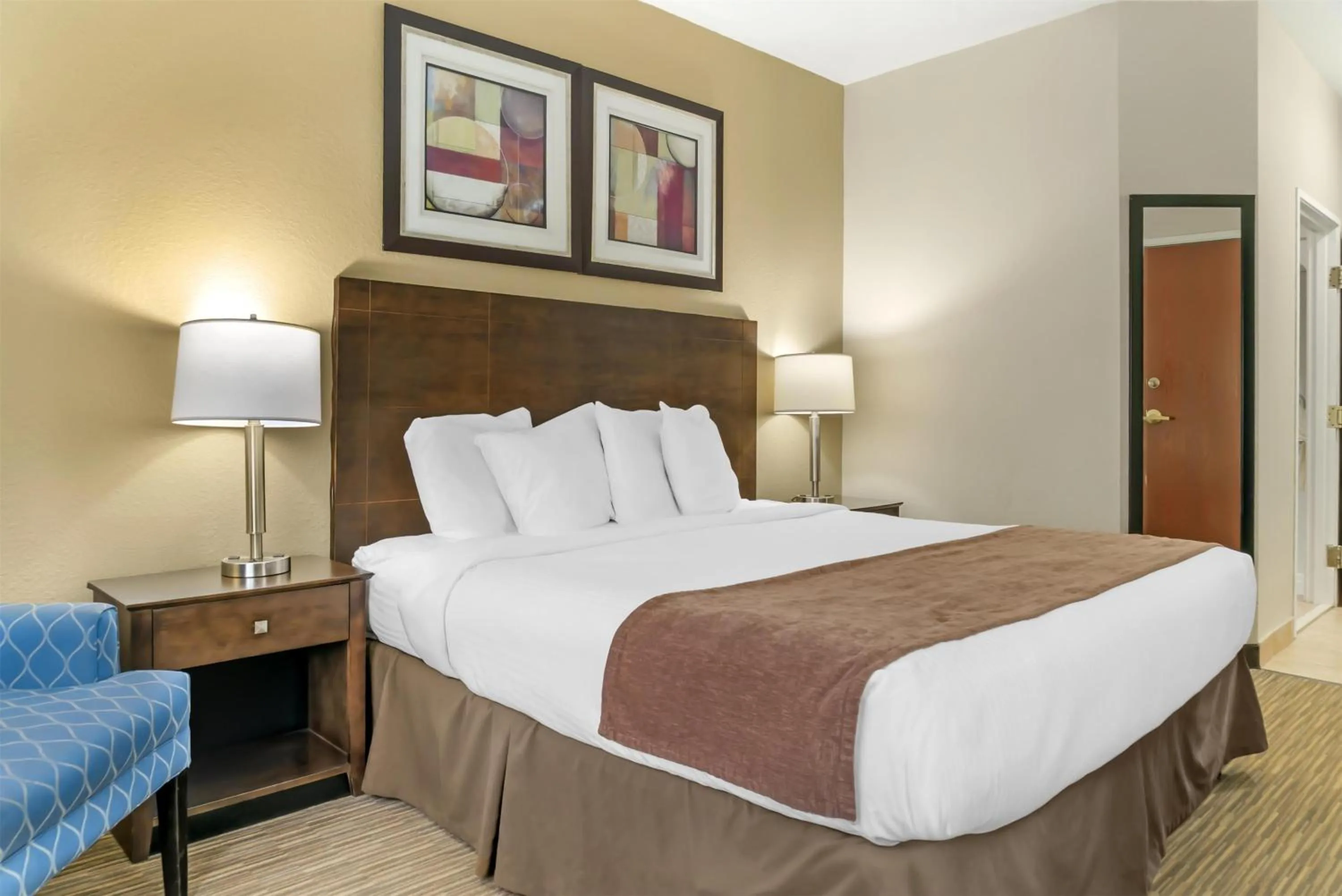 King Room with Roll-In Shower - Disability Access in Best Western Port Huron Blue Water Bridge