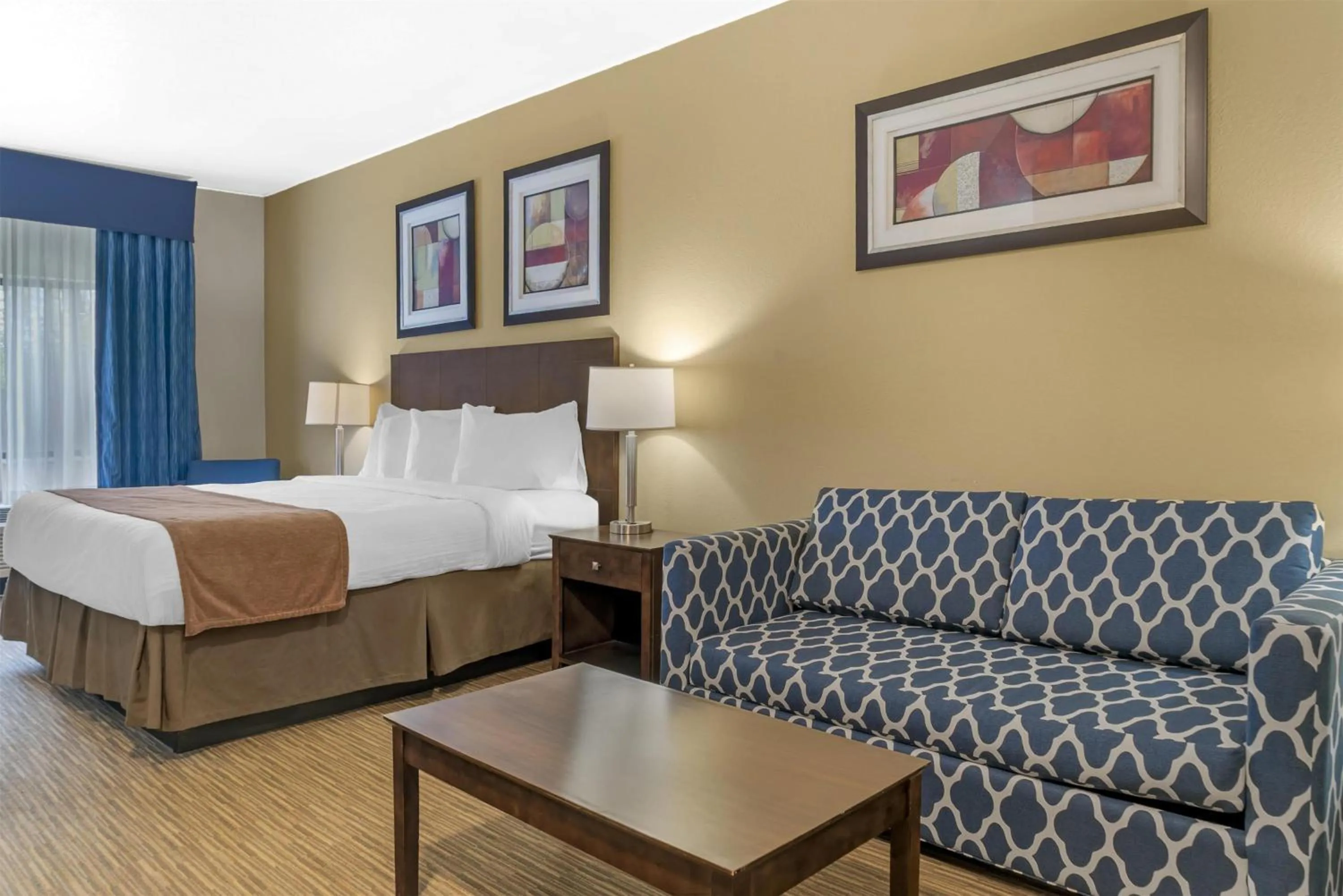 King Suite with Spa Bath - Non-Smoking in Best Western Port Huron Blue Water Bridge