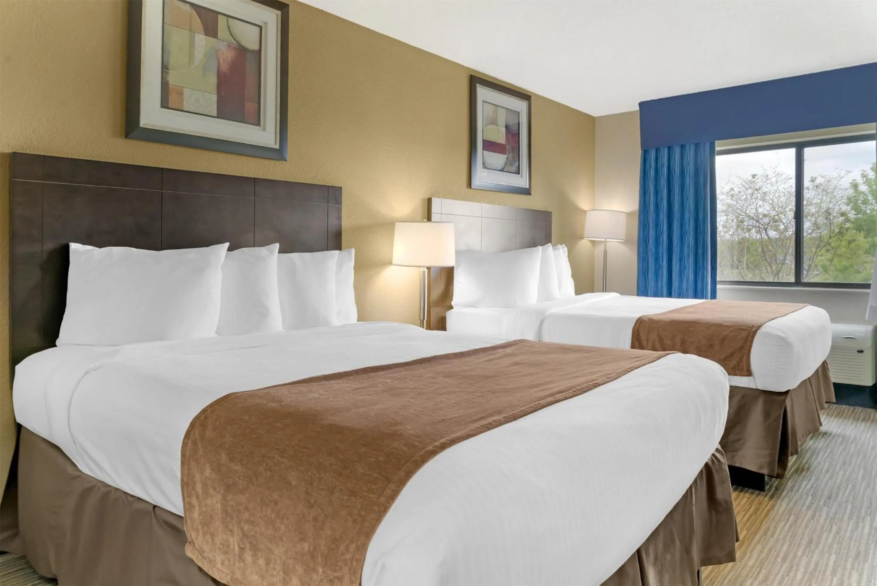 Queen Room with Two Queen Beds - River View in Best Western Port Huron Blue Water Bridge