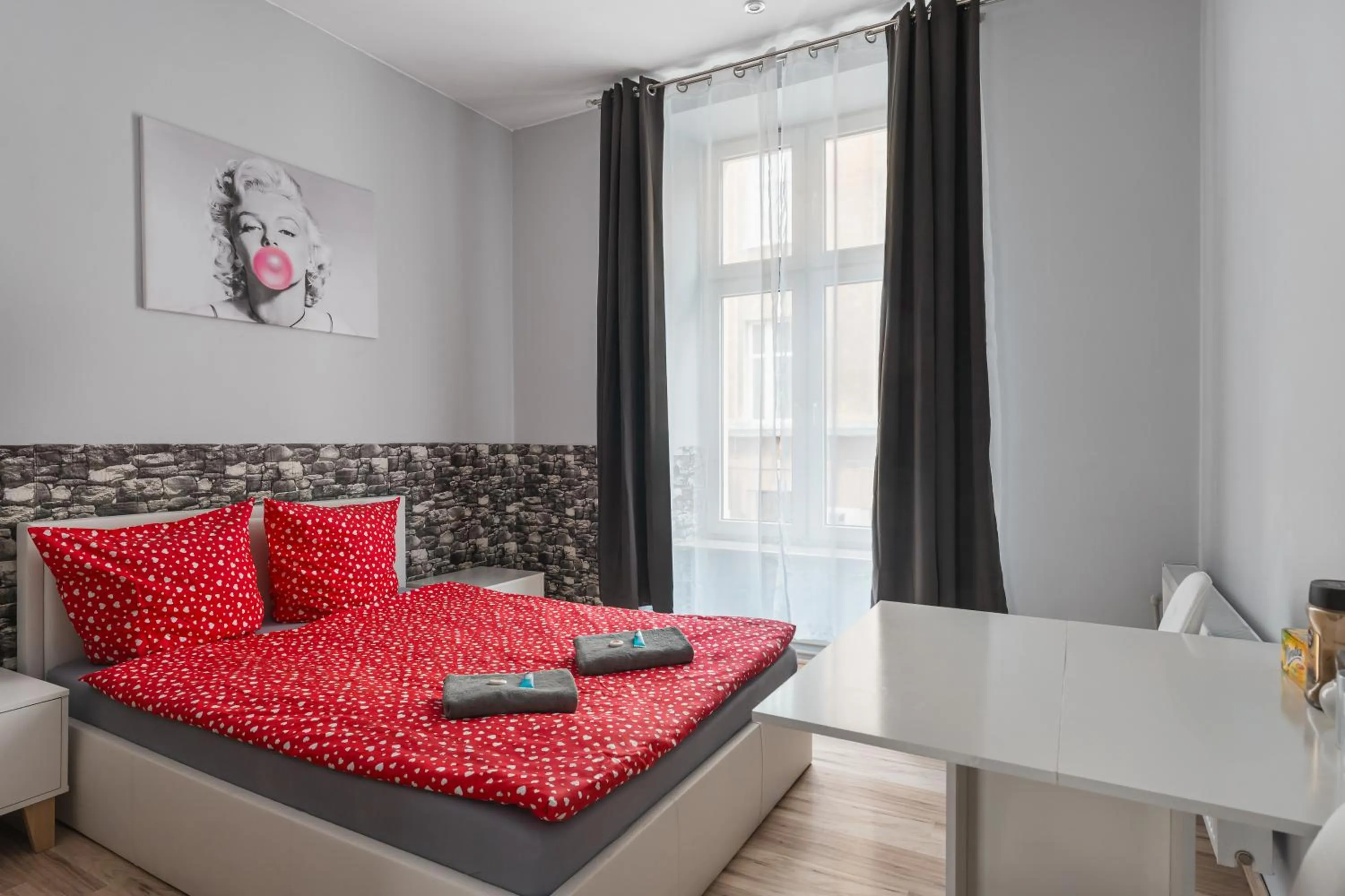 Classic Double Room with City View in Queen Apartments