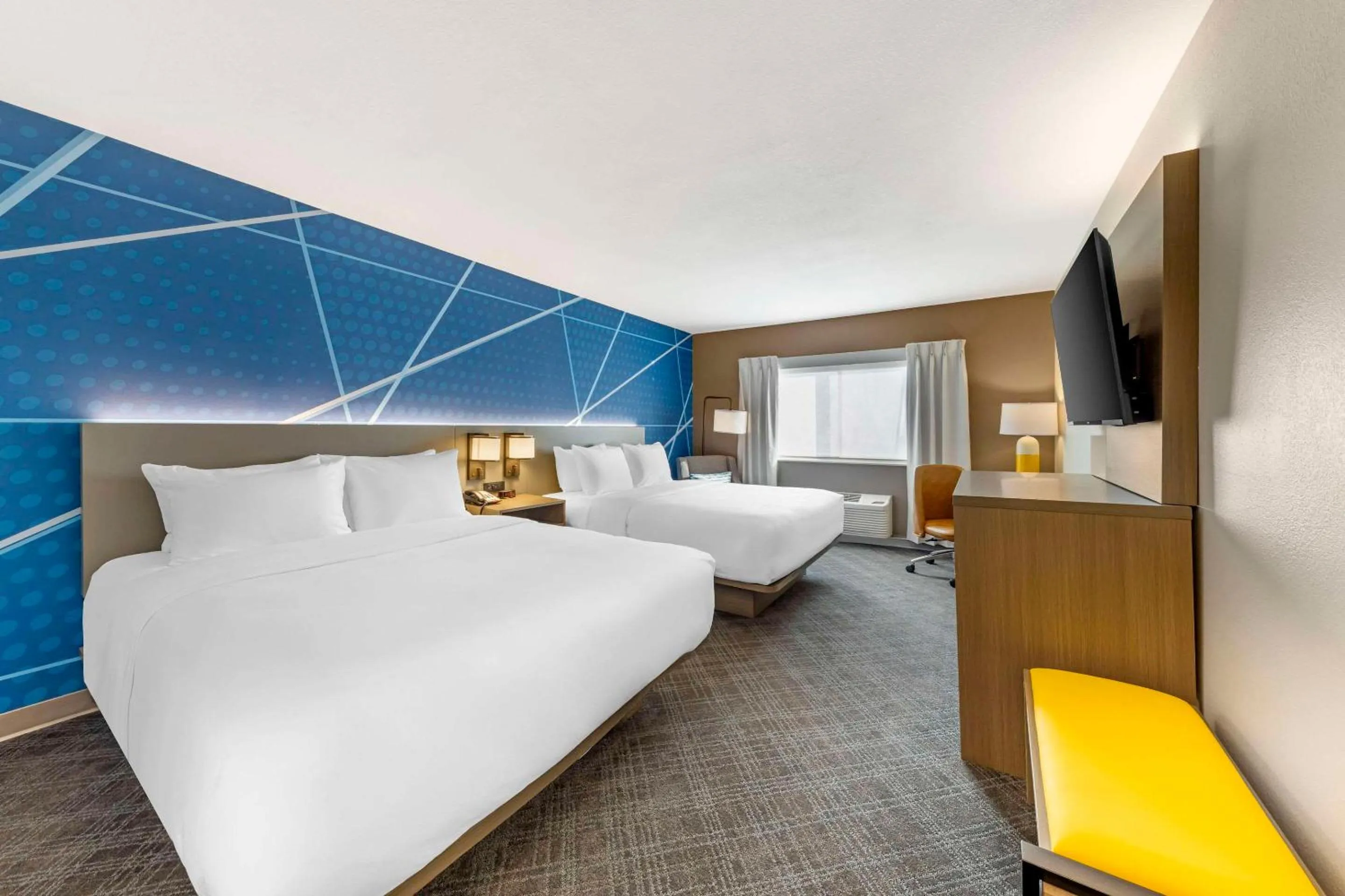 Queen Room in Comfort Inn & Suites Oklahoma City North - Quail Springs