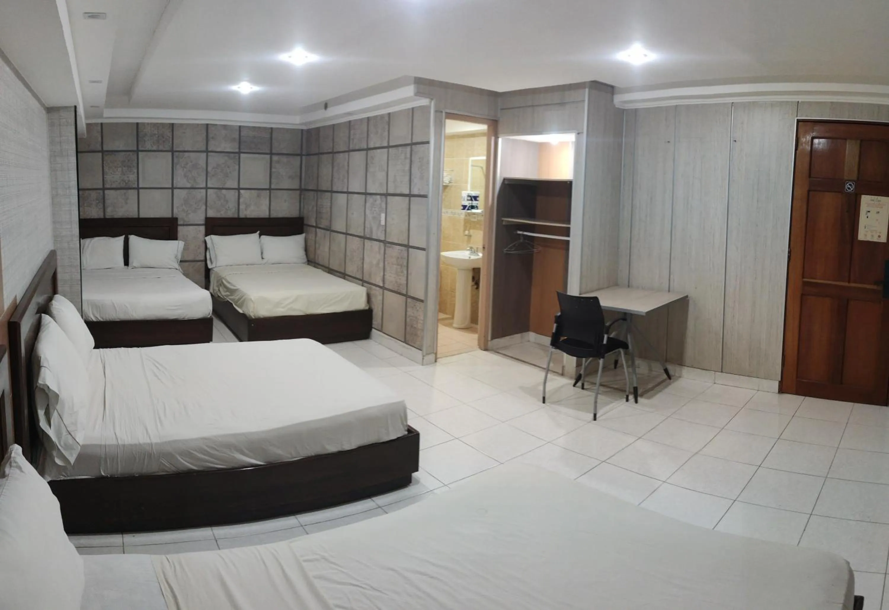 Quadruple Room in HOTEL SAN THOMAS INN