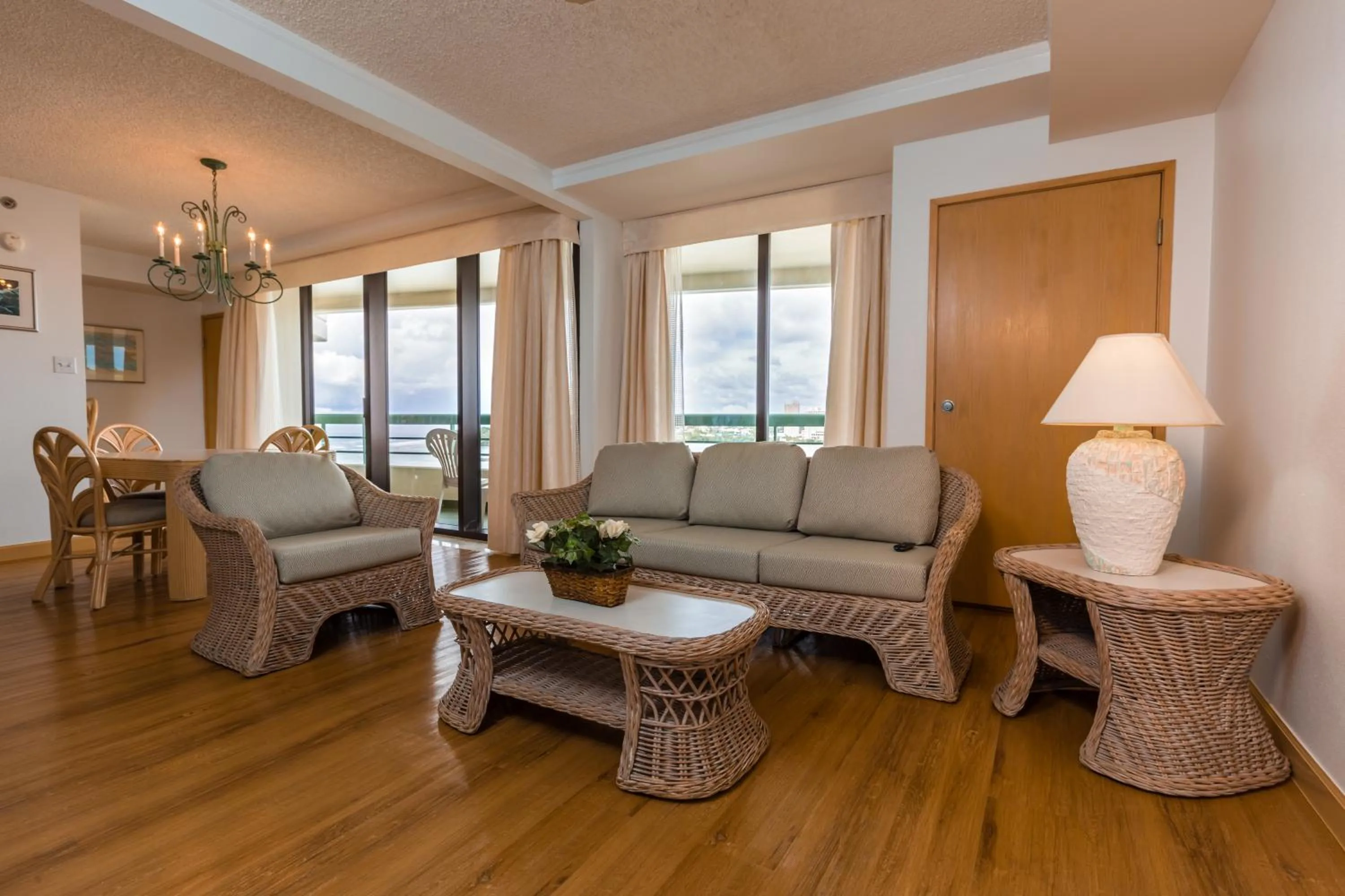 Two-Bedroom Apartment (Diamond Suite Deluxe) in Alupang Beach Tower