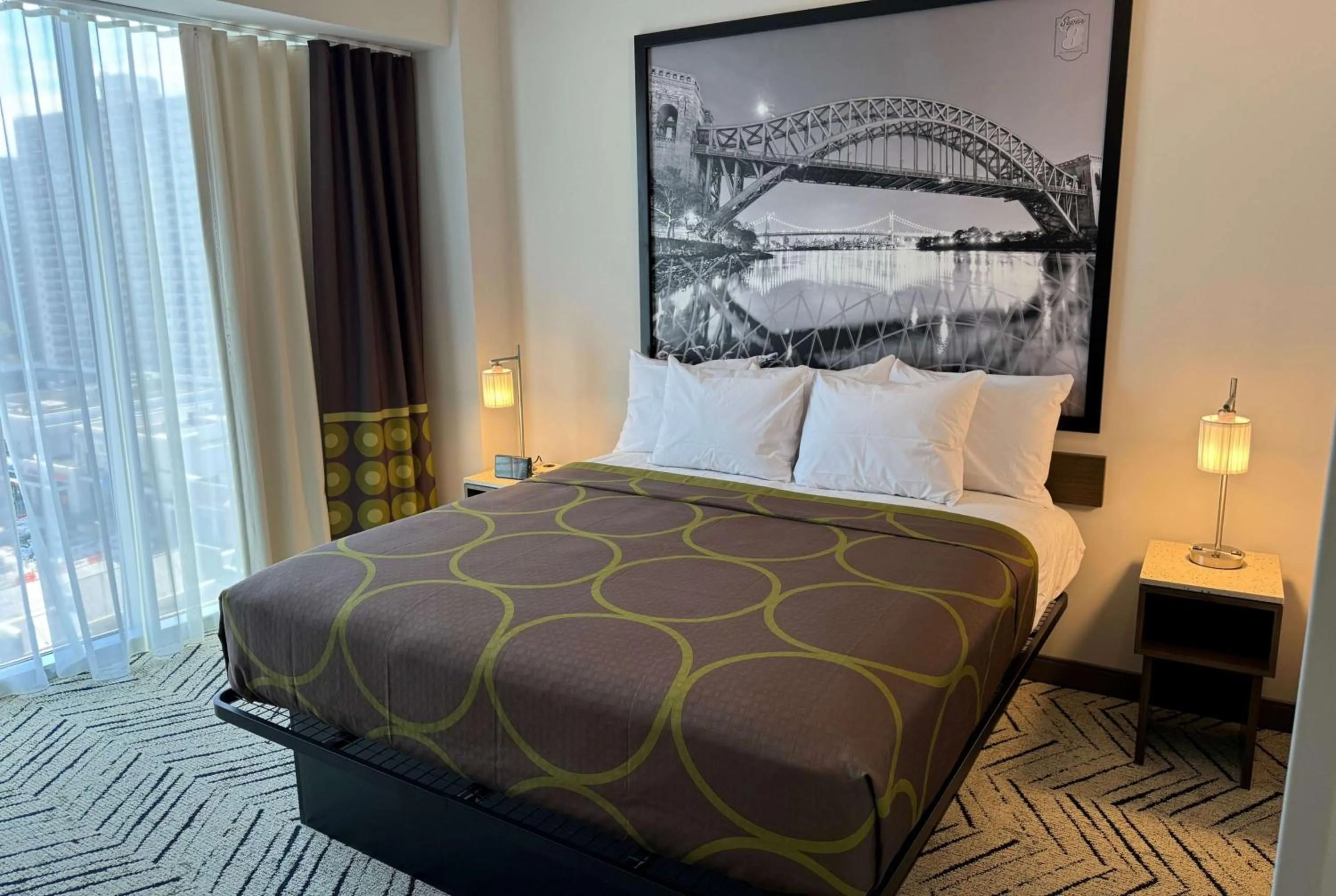 King Room - Non-Smoking in Super 8 by Wyndham Bronx Near Stadium