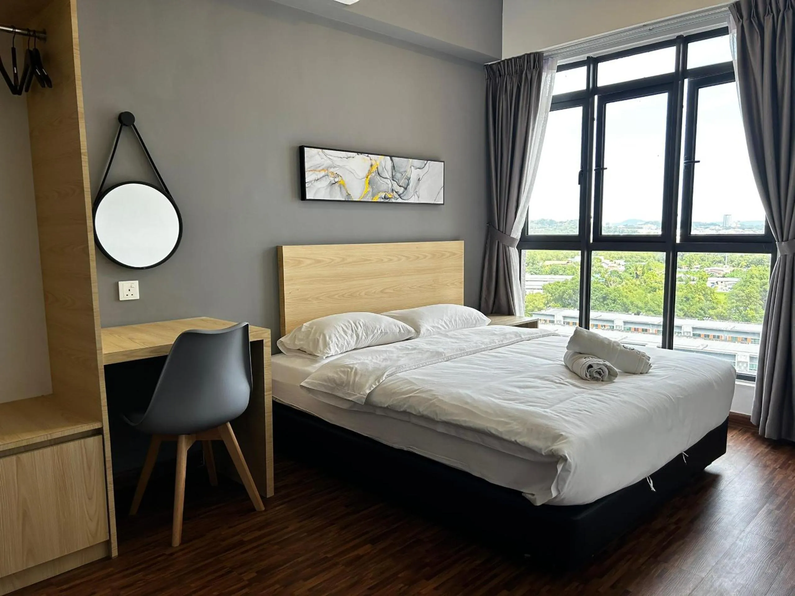 Deluxe Double Room with Bath in K Avenue by Pinstay