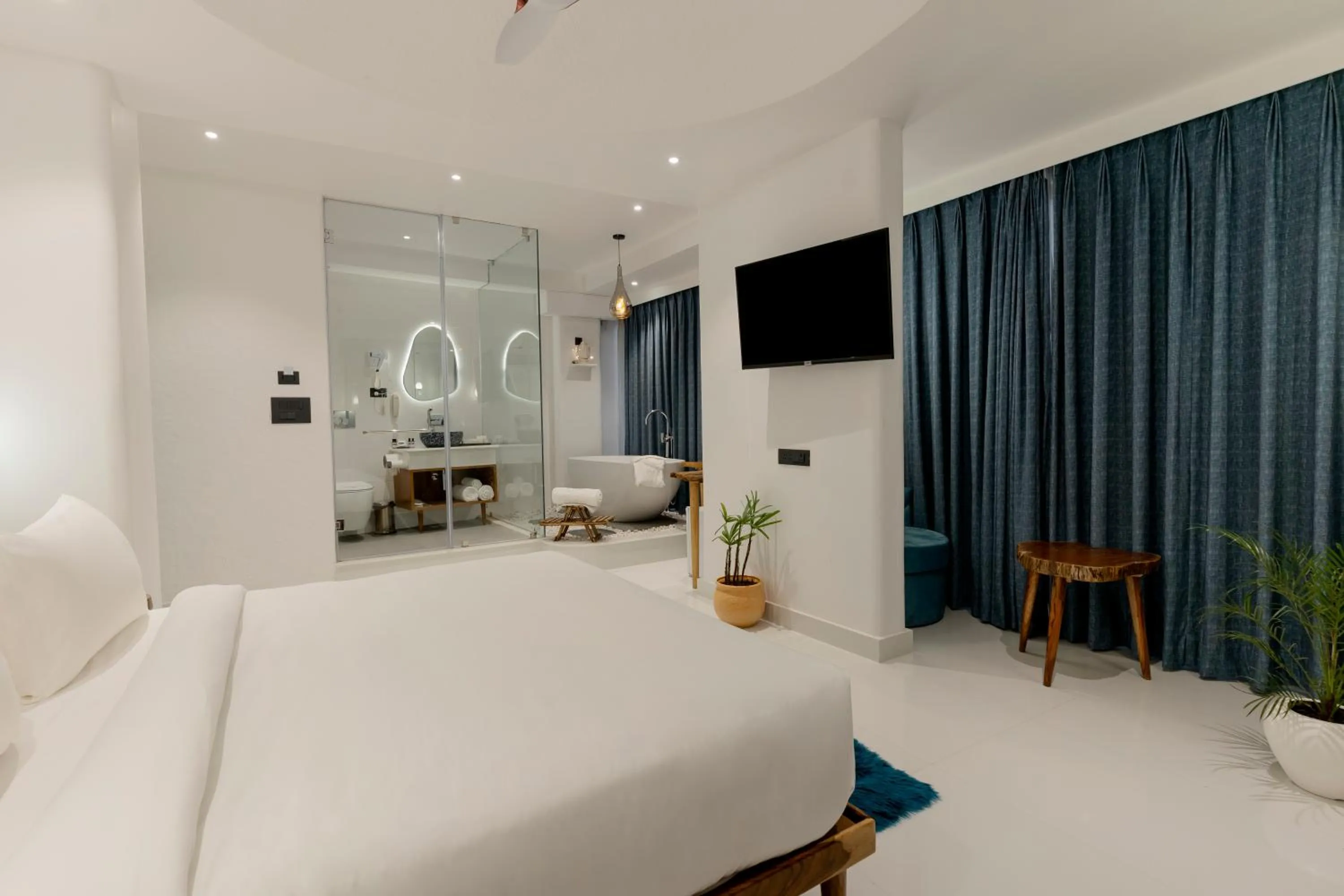Superior Room with Bathtub in Moustache Udaipur Luxuria