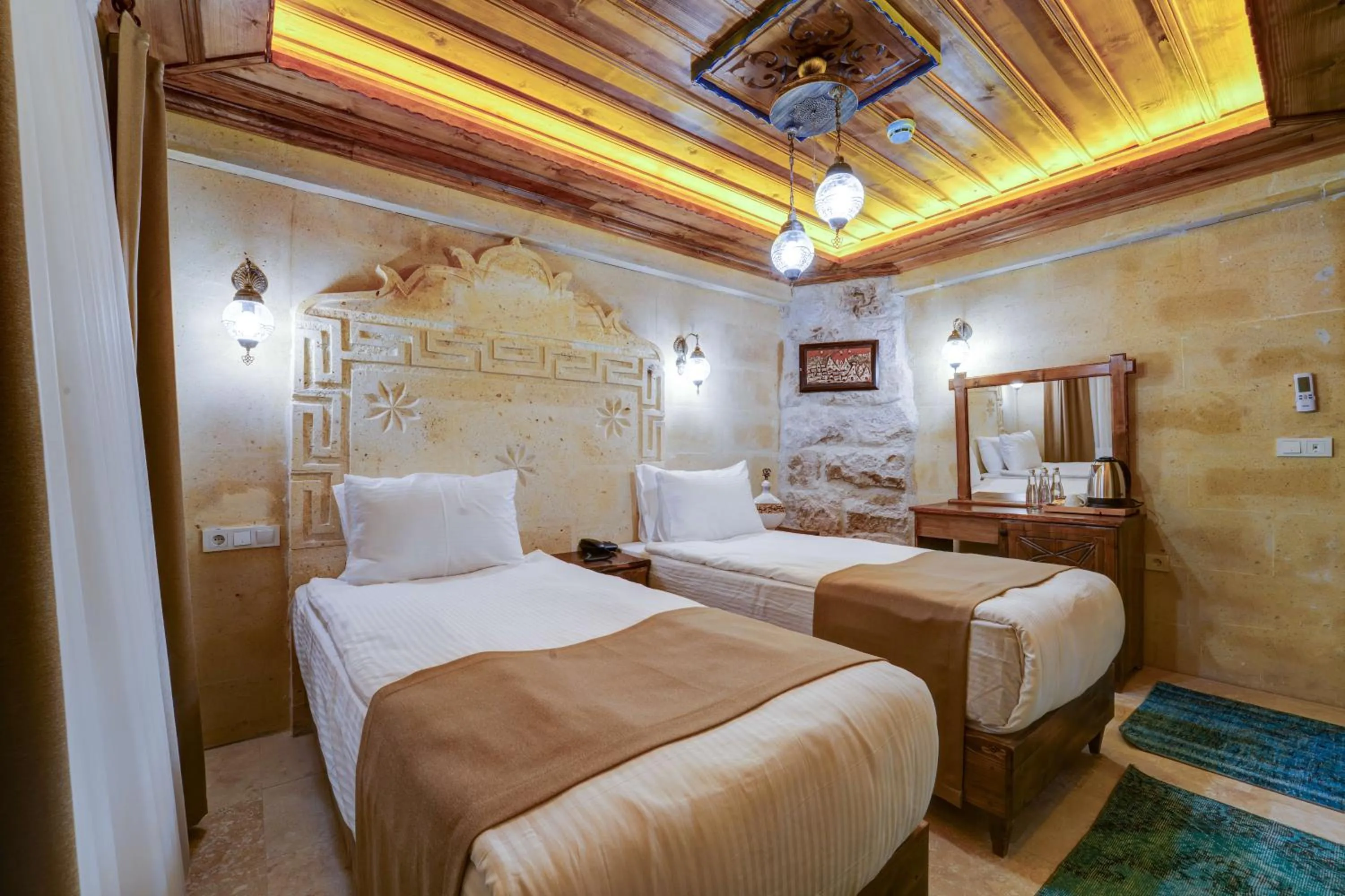 Budget Twin Room in Enjoy Stone Hotel