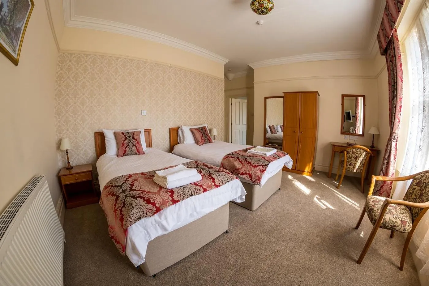 En Suite Twin Room in Farnley Tower Guesthouse